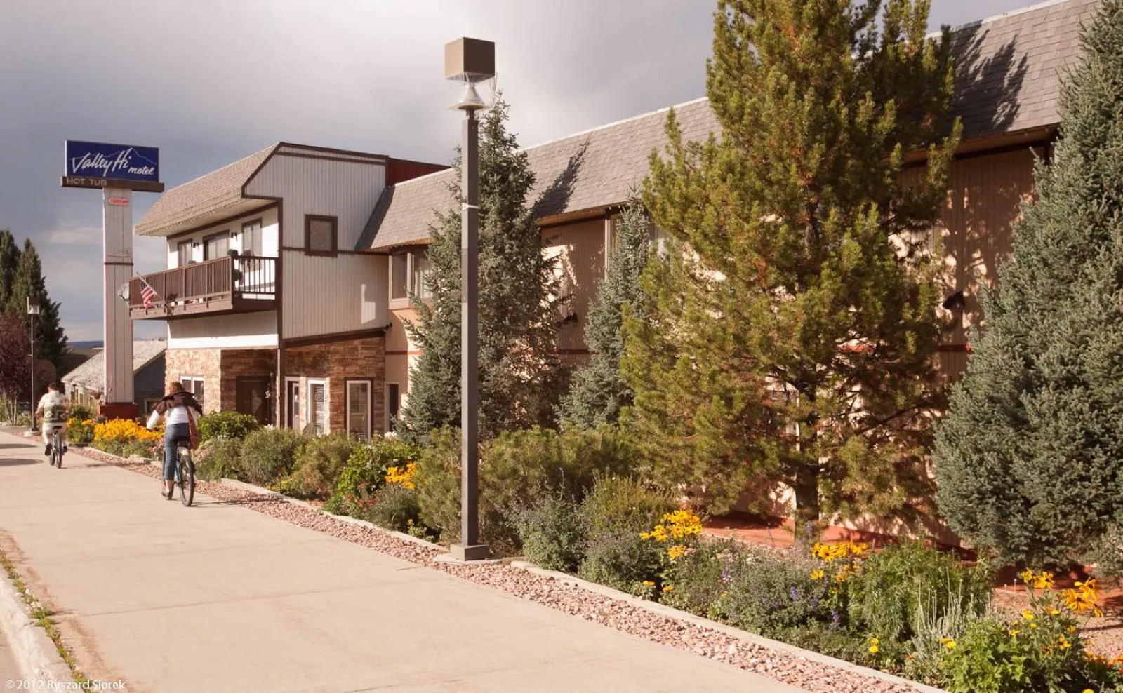 Facade/entrance in Valley Hi Hotel
