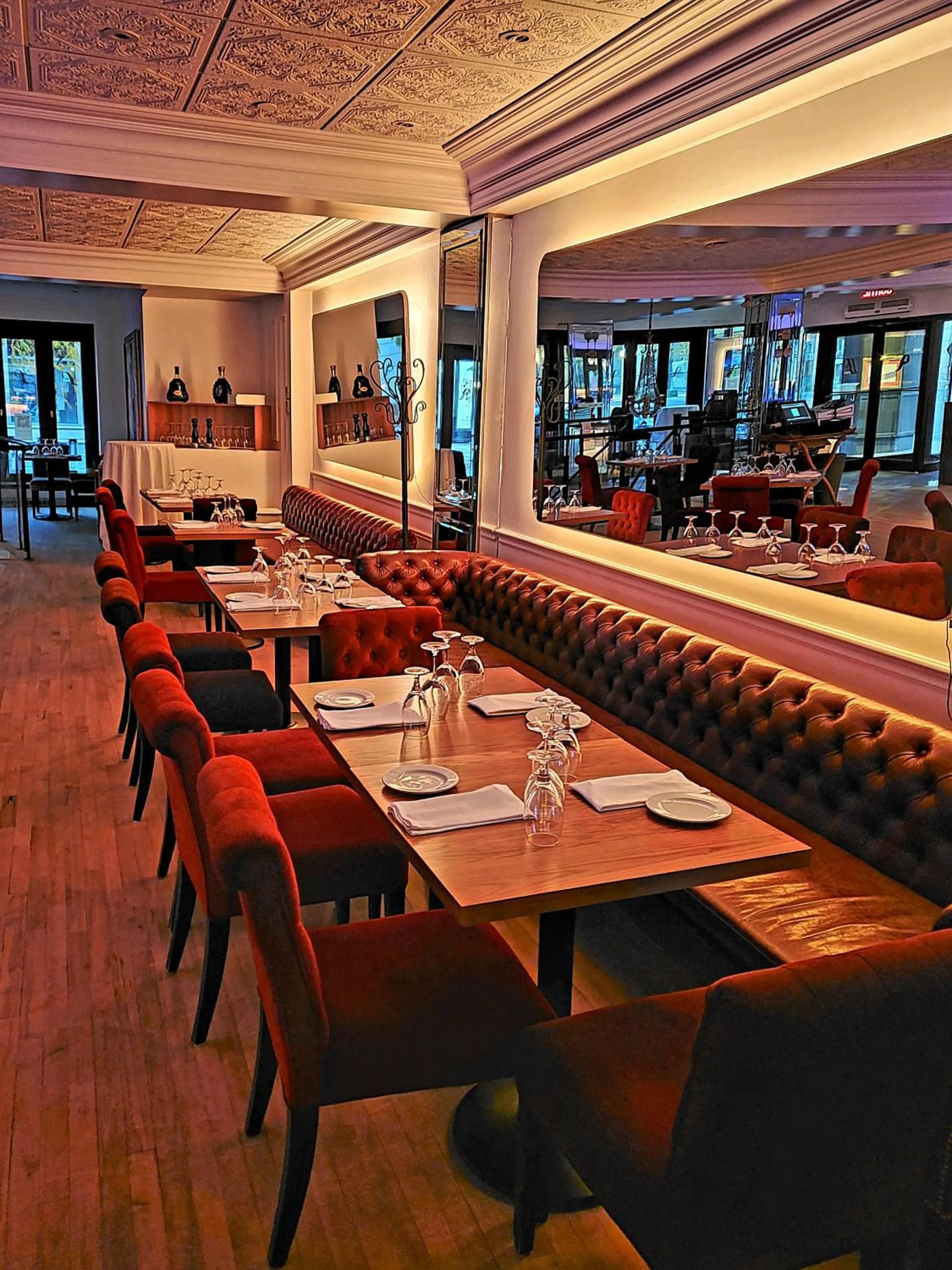 Restaurant/places to eat in Hotel Chez Swann