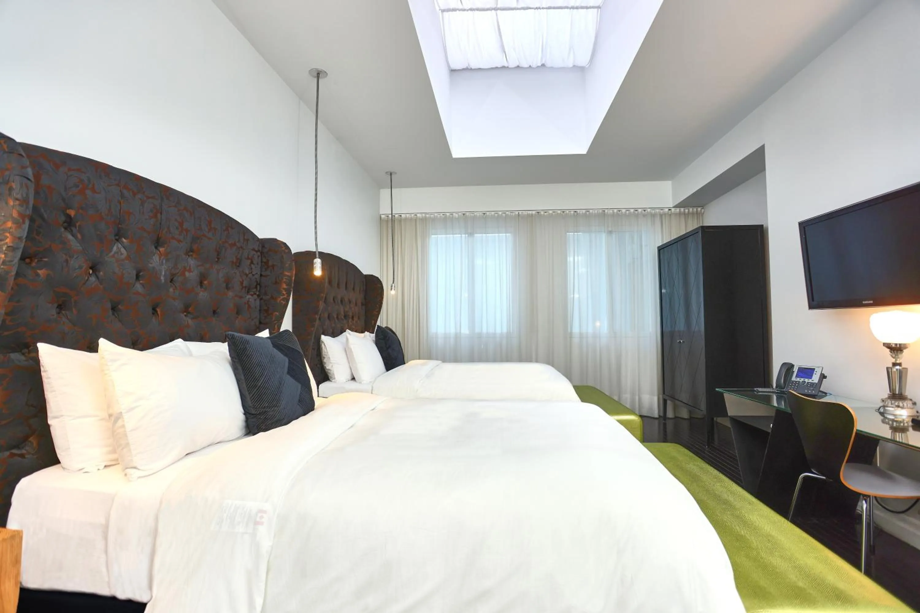 Photo of the whole room, Bed in Hotel Chez Swann