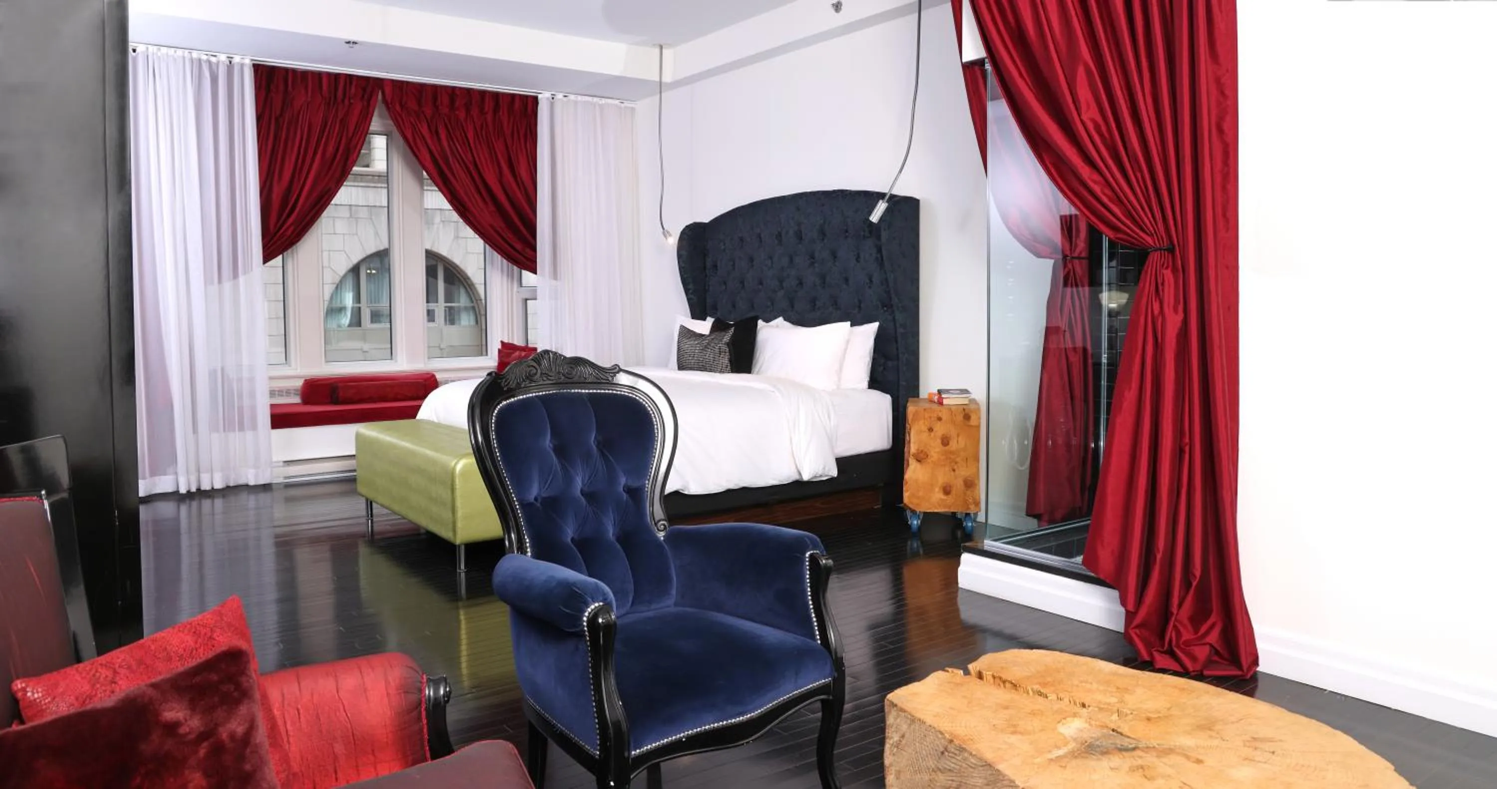 Photo of the whole room in Hotel Chez Swann