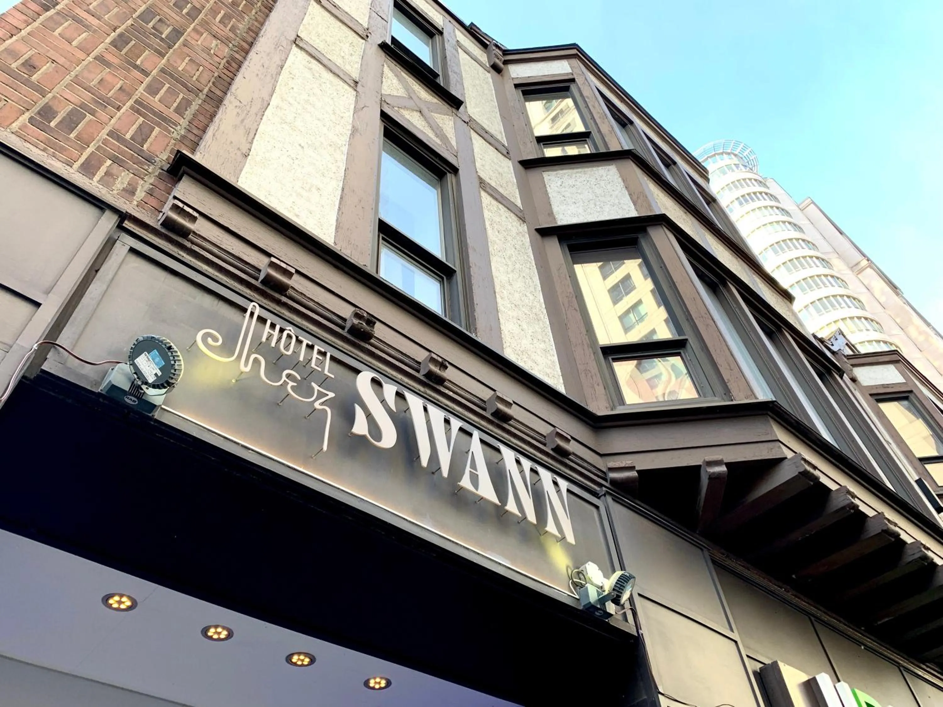 Facade/entrance in Hotel Chez Swann