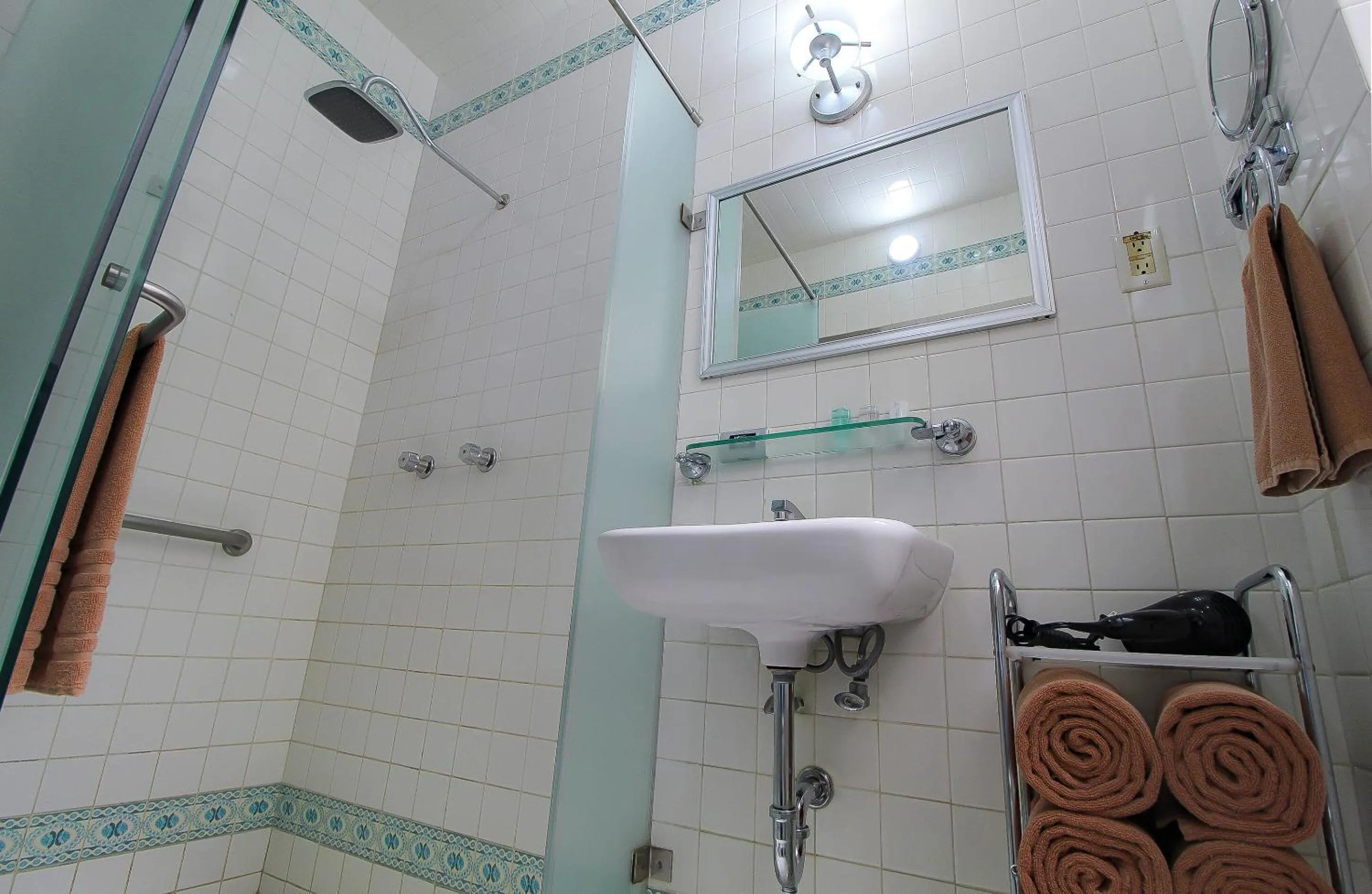 Shower in Hotel Casino Morelia