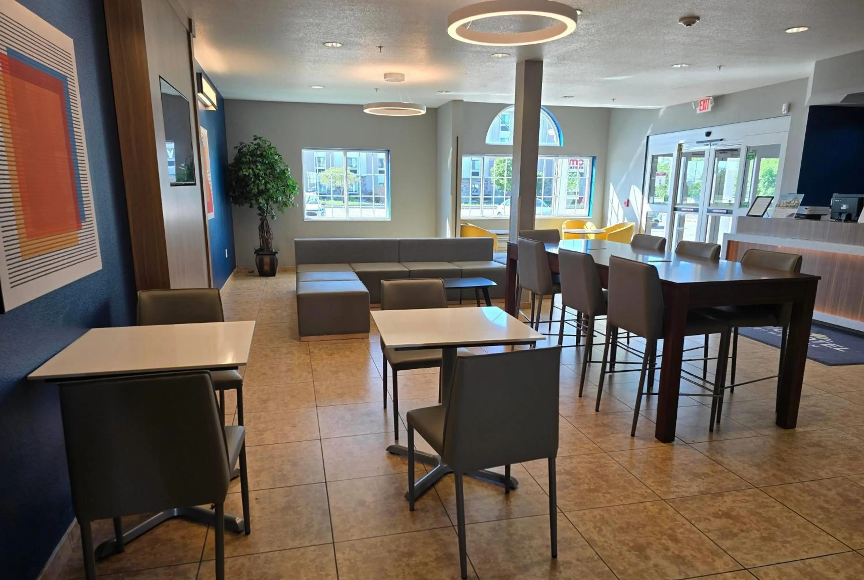 Lobby or reception in Microtel Inn & Suites by Wyndham Bluffs