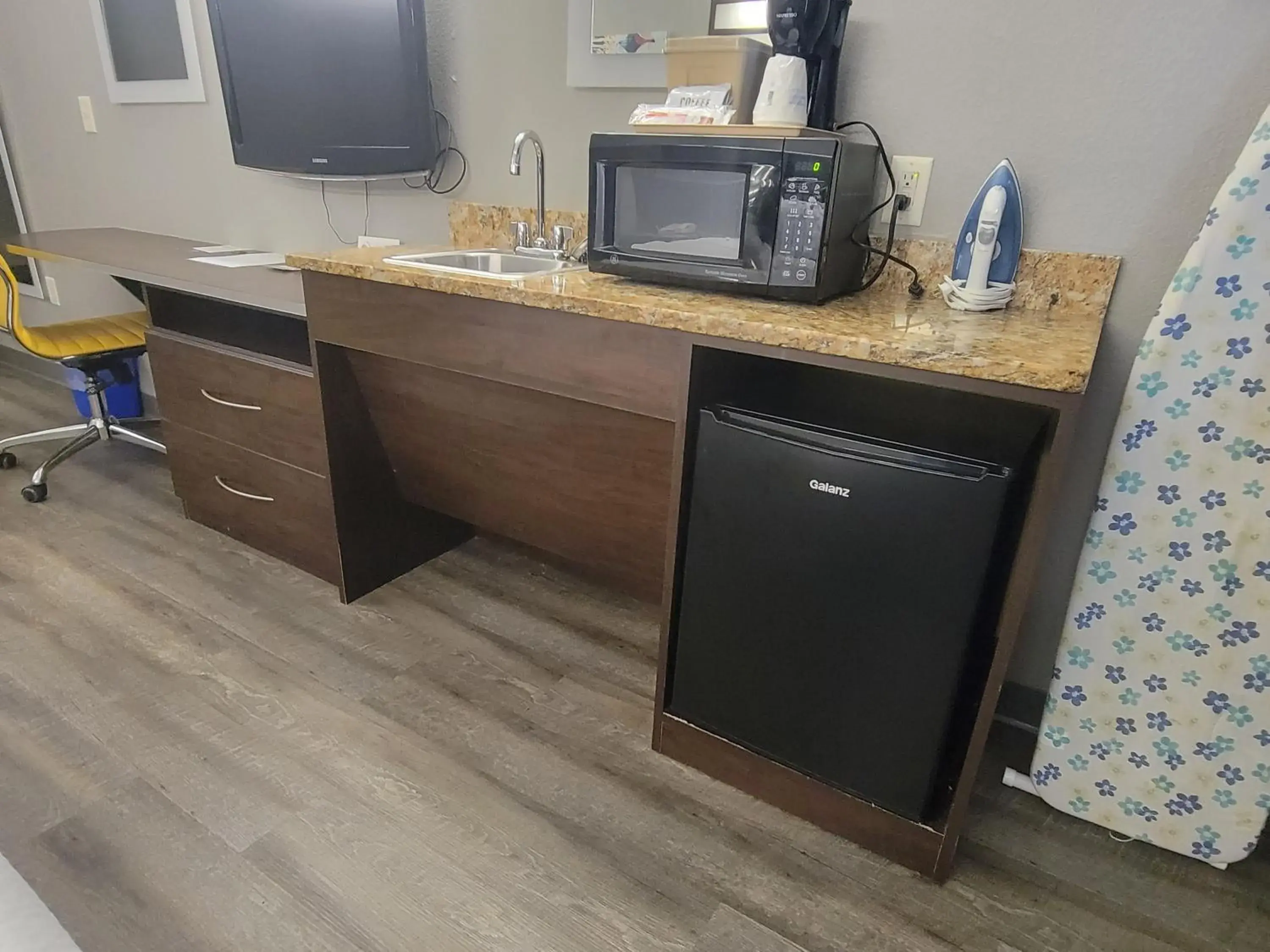 Queen Studio Suite - Mobility and Hearing Impaired Access/Non-Smoking in Microtel Inn & Suites by Wyndham Bluffs Queen Studio Suite - Mobility and Hearing Impaired Access/Non-Smoking in Microtel Inn & Suites by Wyndham Bluffs