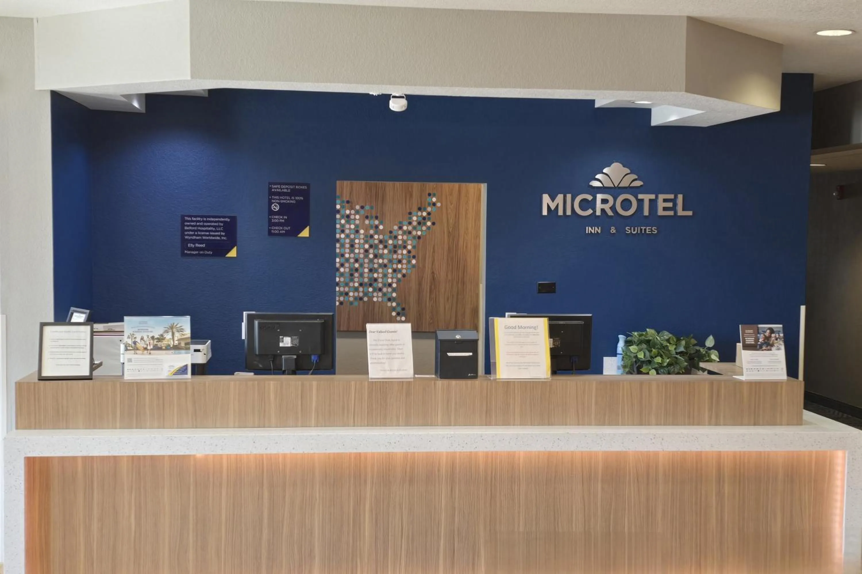 Lobby or reception in Microtel Inn & Suites by Wyndham Bluffs