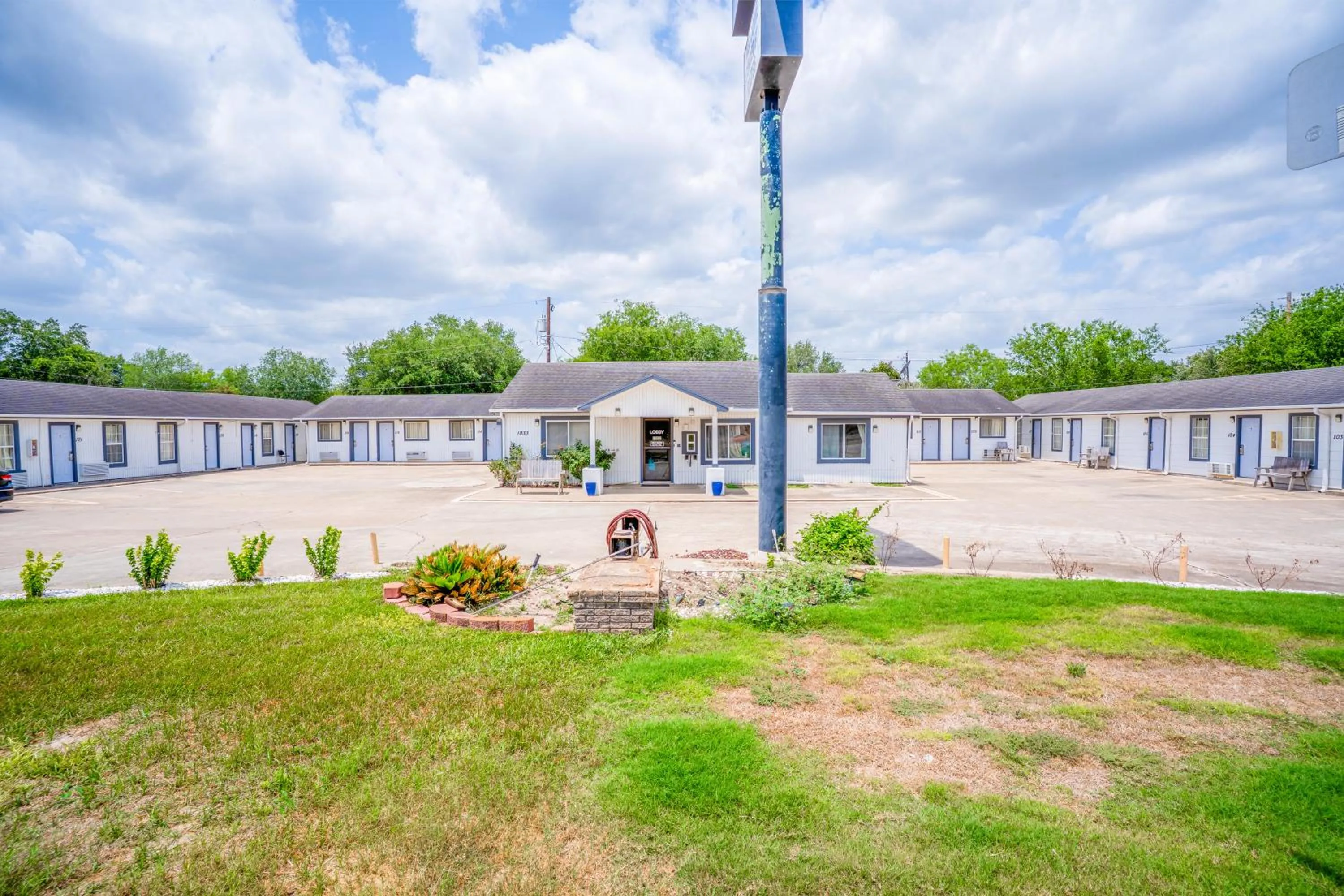 Garden in OYO Budget Inn Falfurrias Hwy 281