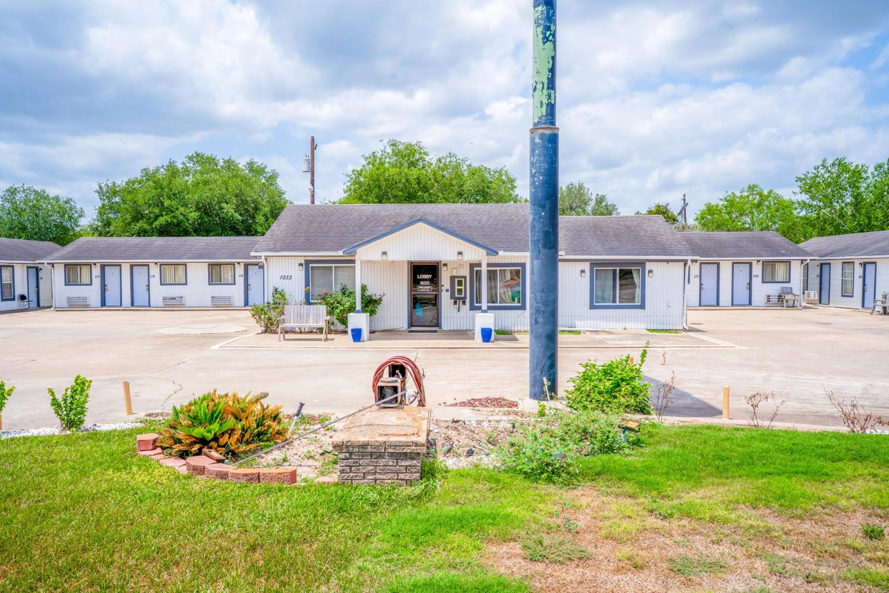 Garden in OYO Budget Inn Falfurrias Hwy 281