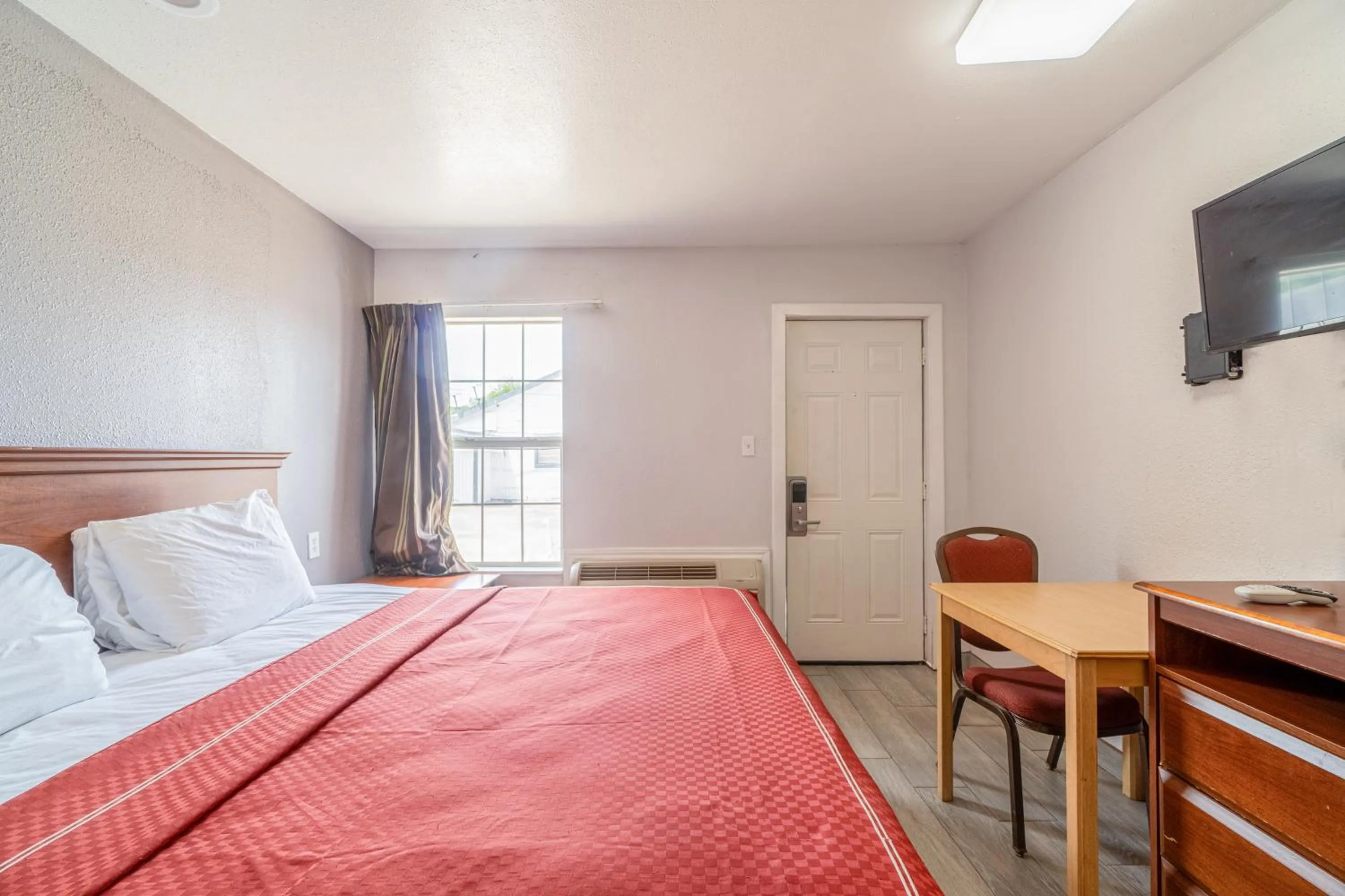 Bedroom, Bed in OYO Budget Inn Falfurrias Hwy 281