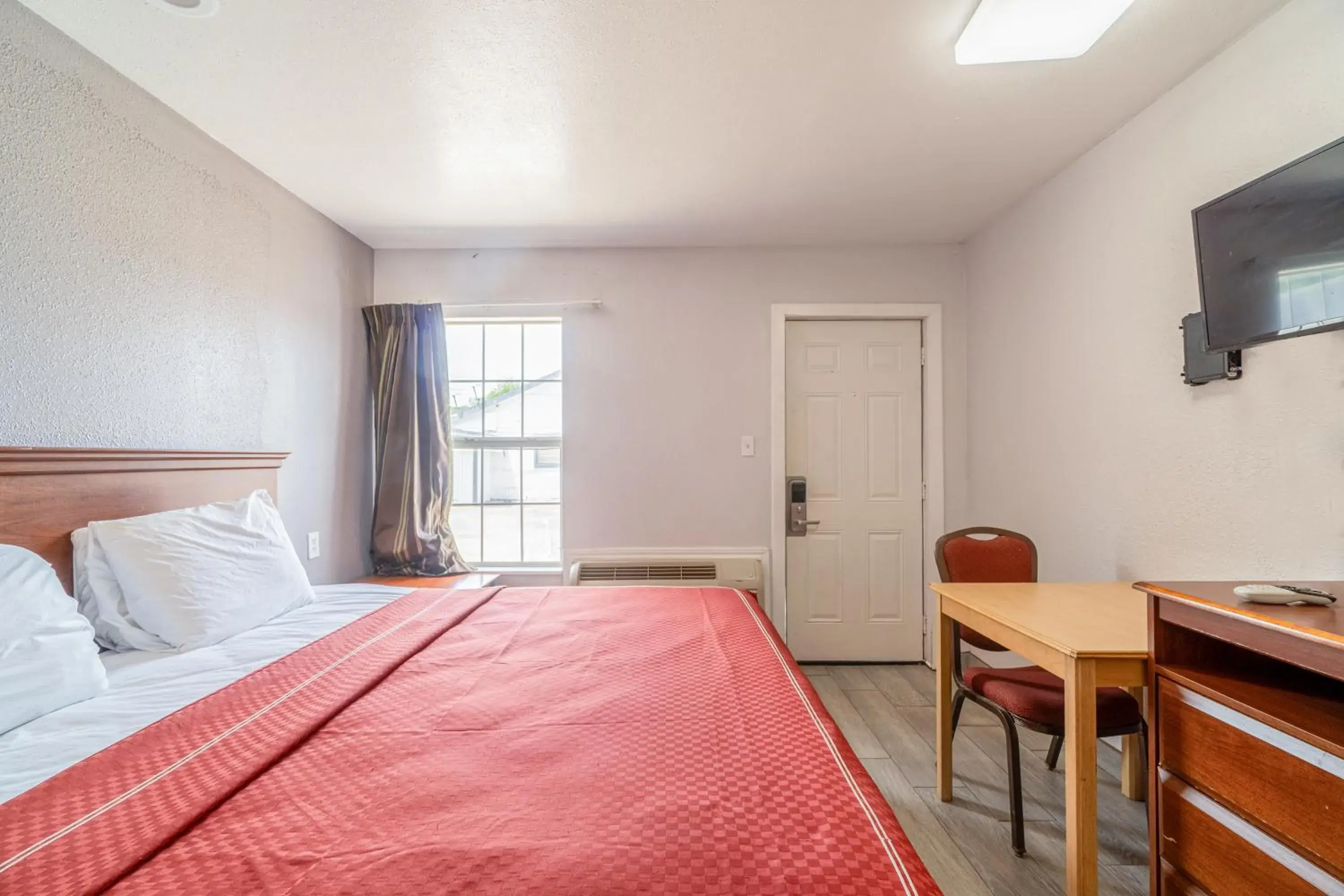 King Bed Smoking in OYO Budget Inn Falfurrias Hwy 281 King Bed Smoking in OYO Budget Inn Falfurrias Hwy 281