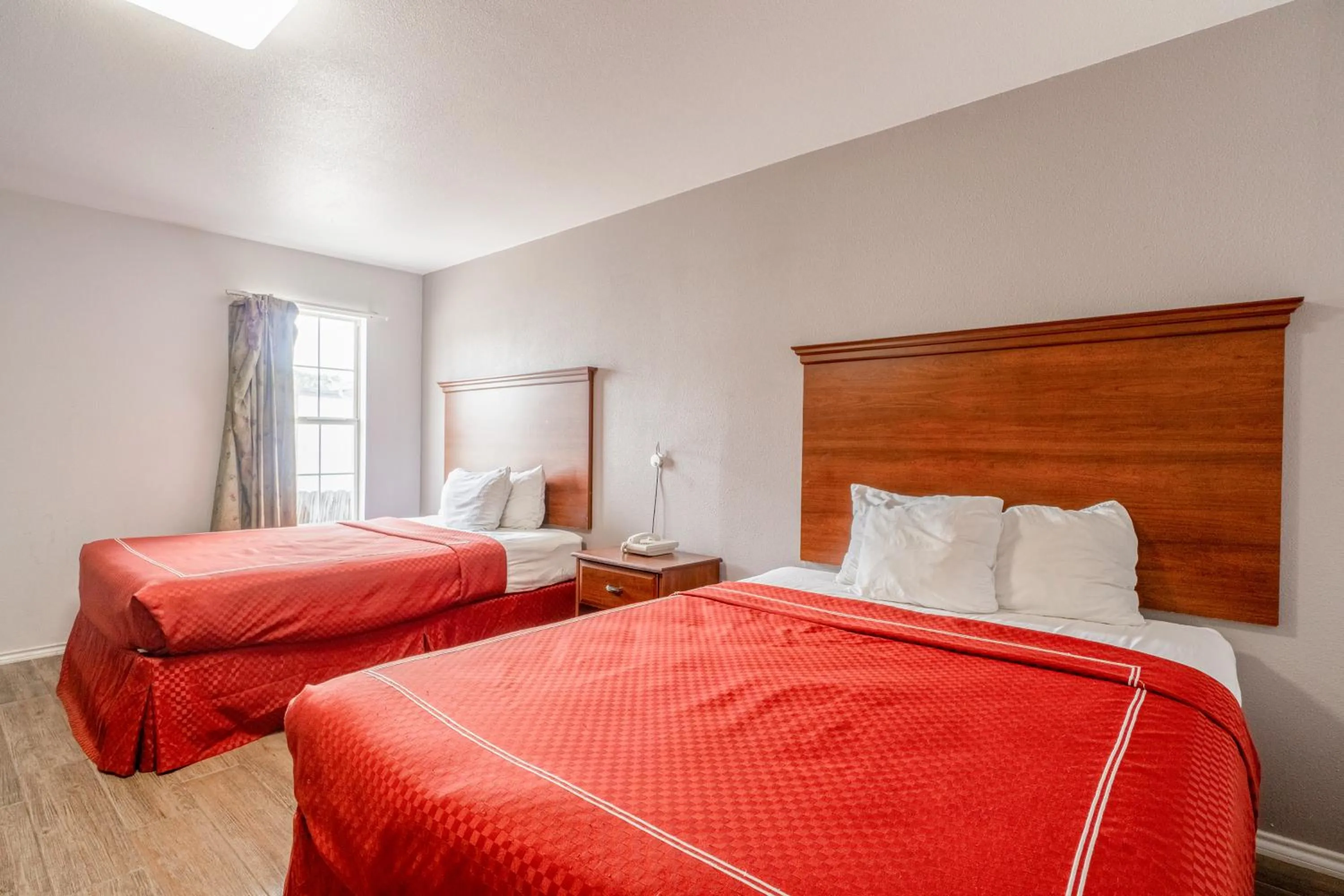 Bedroom, Bed in OYO Budget Inn Falfurrias Hwy 281