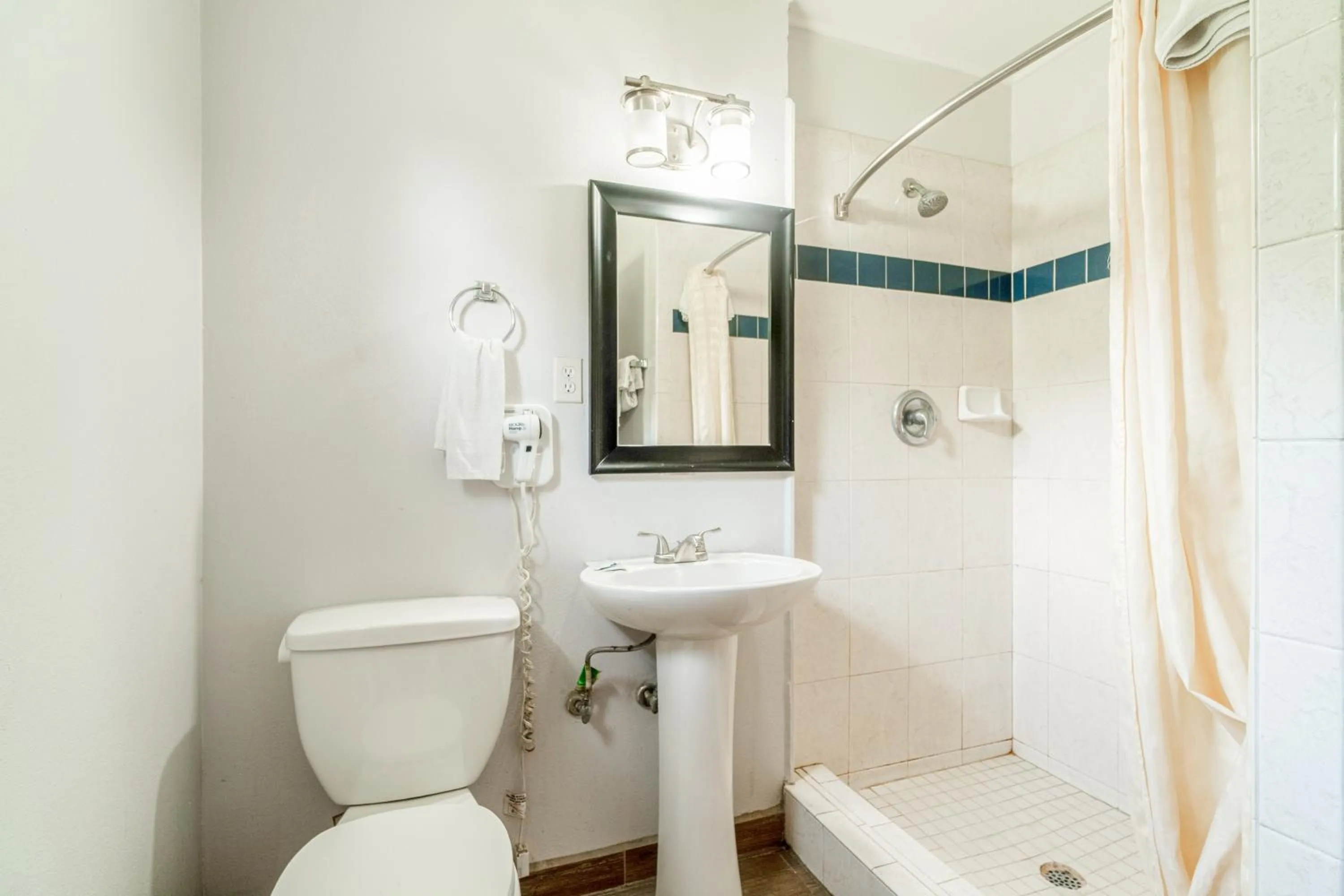 Bathroom in OYO Budget Inn Falfurrias Hwy 281