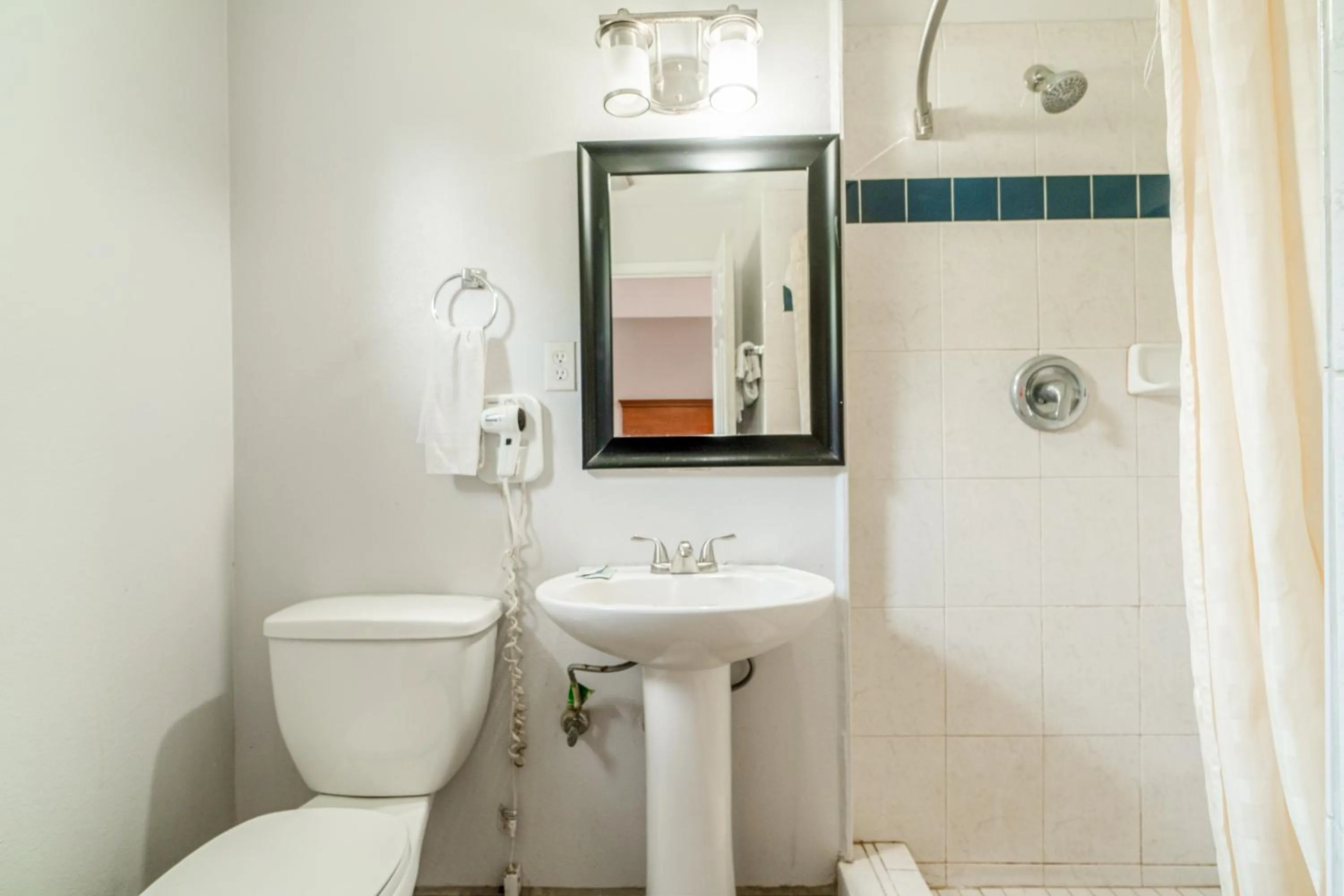 Bathroom in OYO Budget Inn Falfurrias Hwy 281