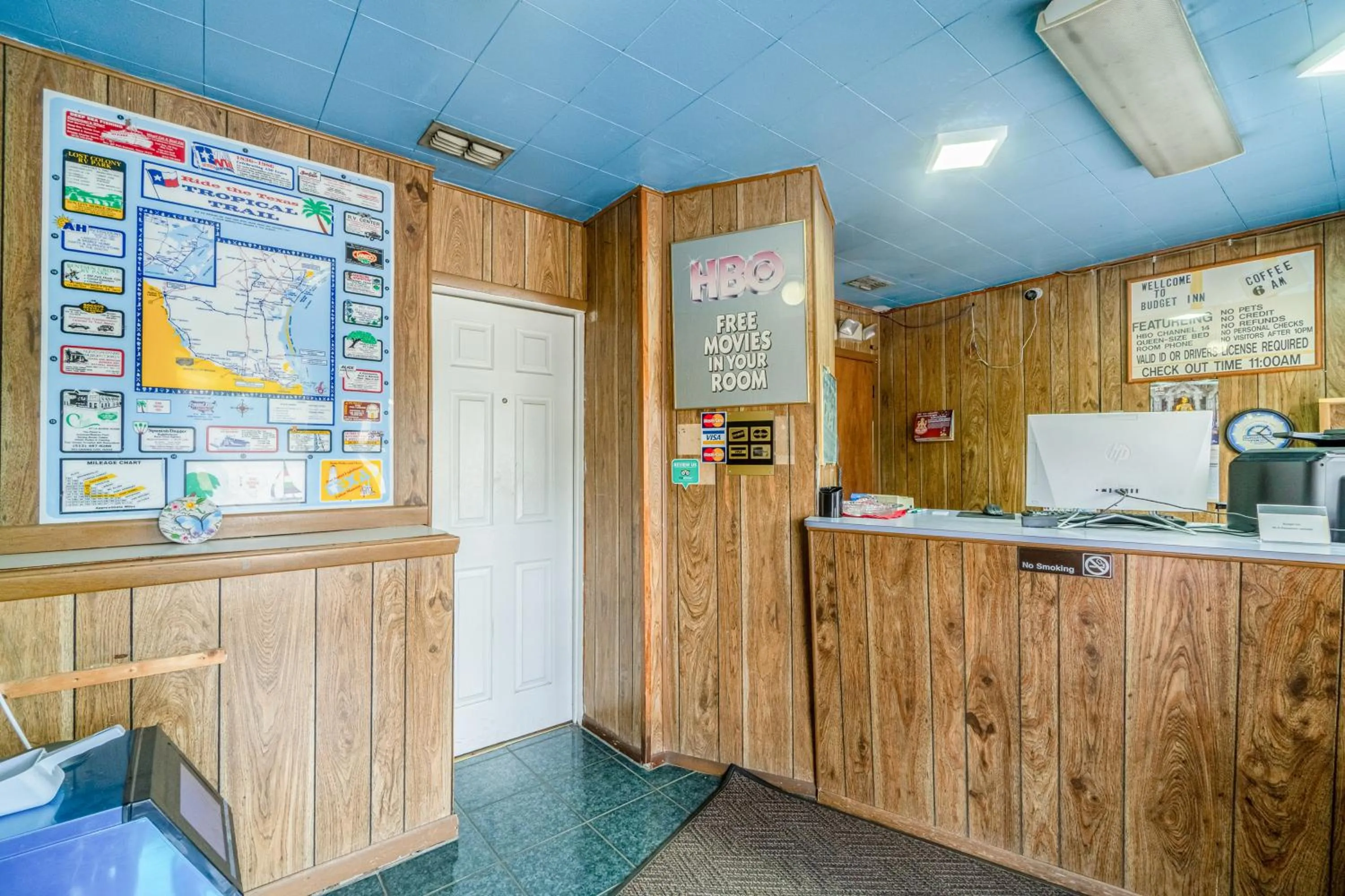 Lobby or reception in OYO Budget Inn Falfurrias Hwy 281