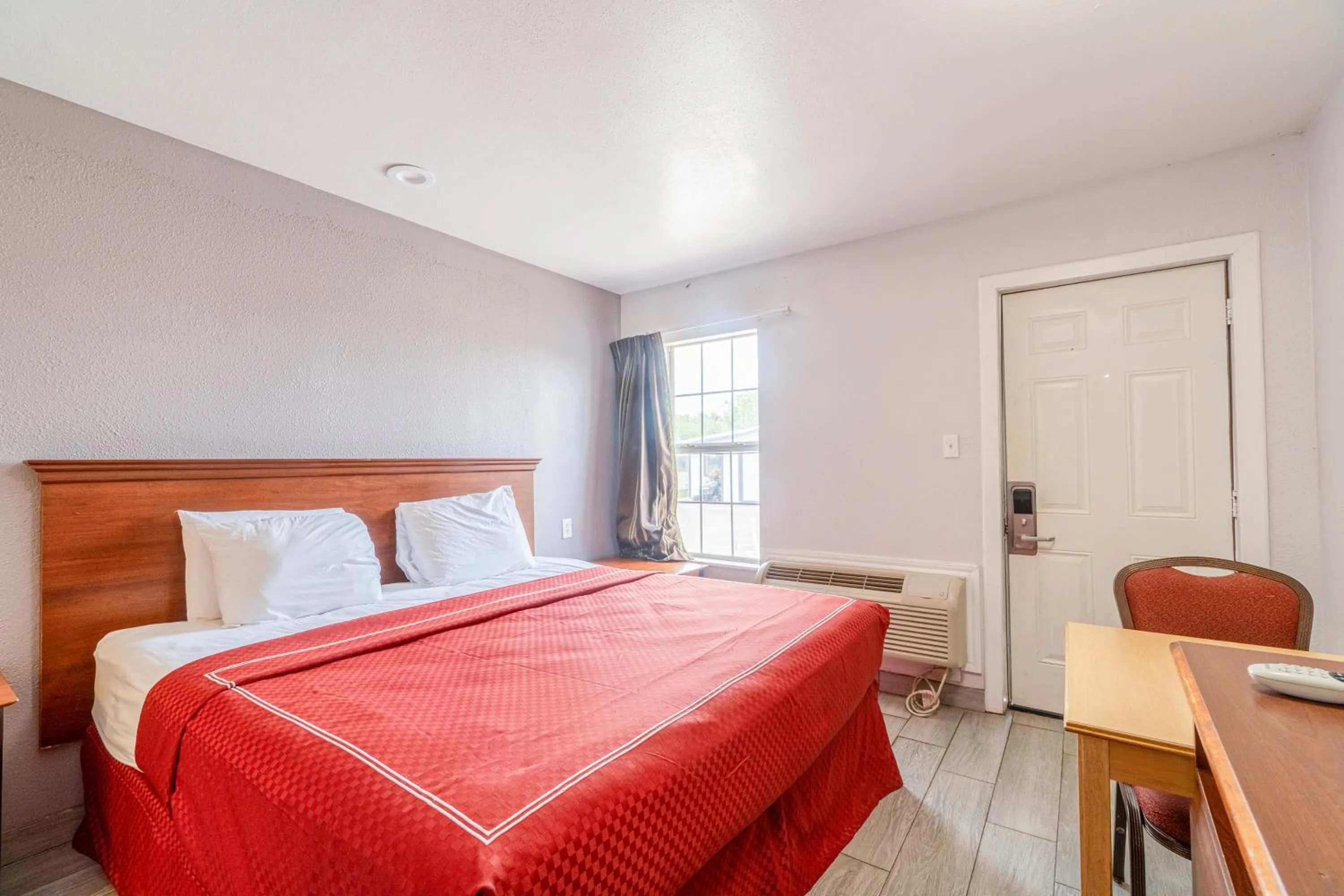 Bedroom, Bed in OYO Budget Inn Falfurrias Hwy 281