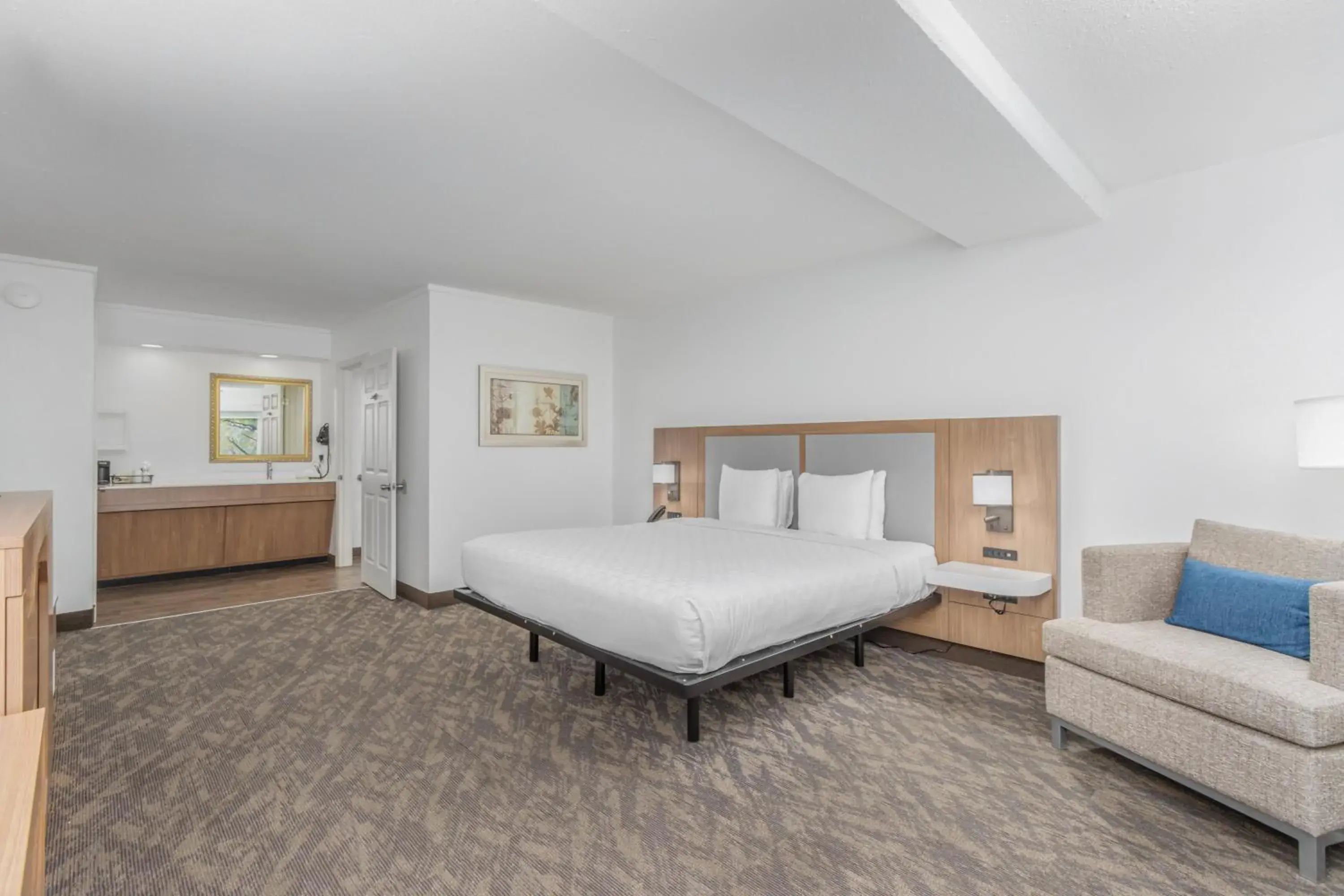 King Room - Disability Access in Crossroads Inn & Suites King Room - Disability Access in Crossroads Inn & Suites