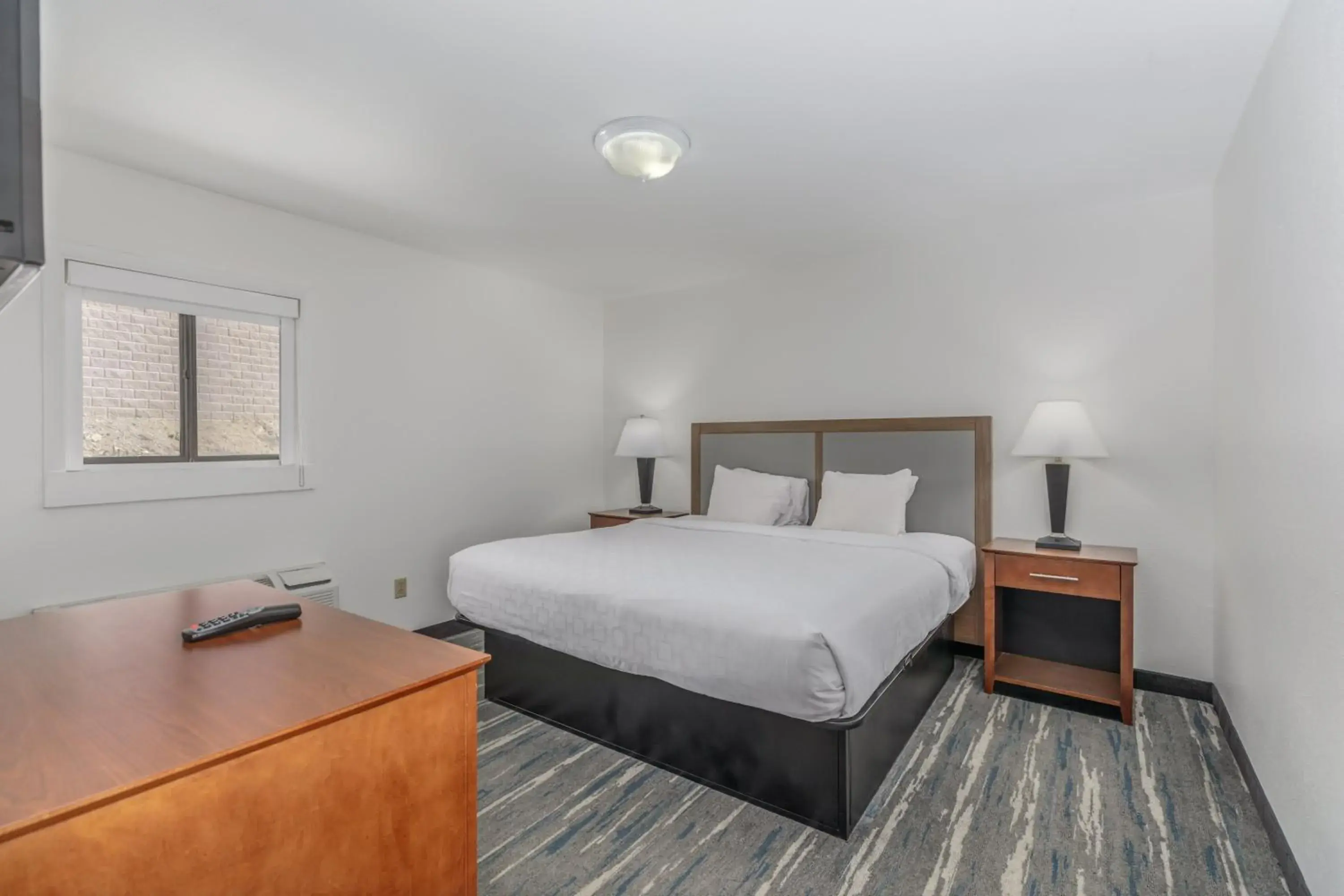 Bed in Crossroads Inn & Suites Bed in Crossroads Inn & Suites