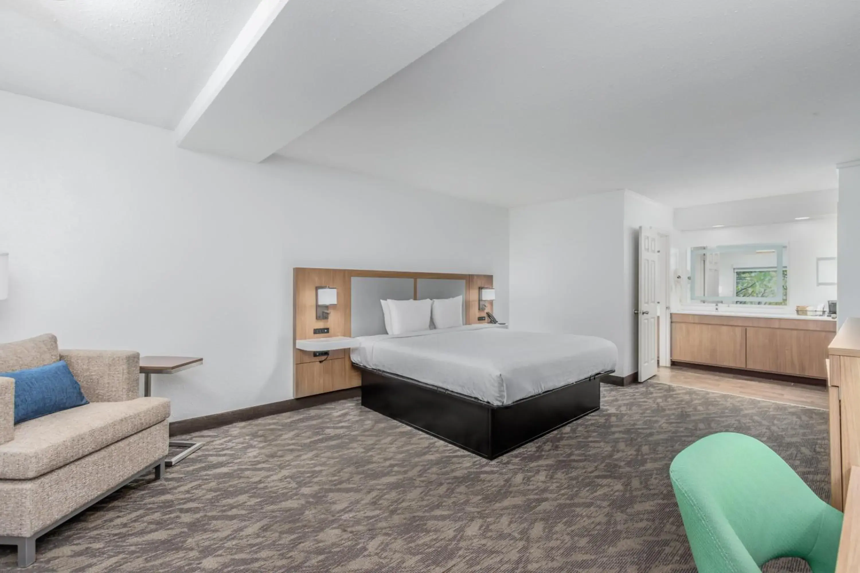 Standard King Room in Crossroads Inn & Suites Standard King Room in Crossroads Inn & Suites