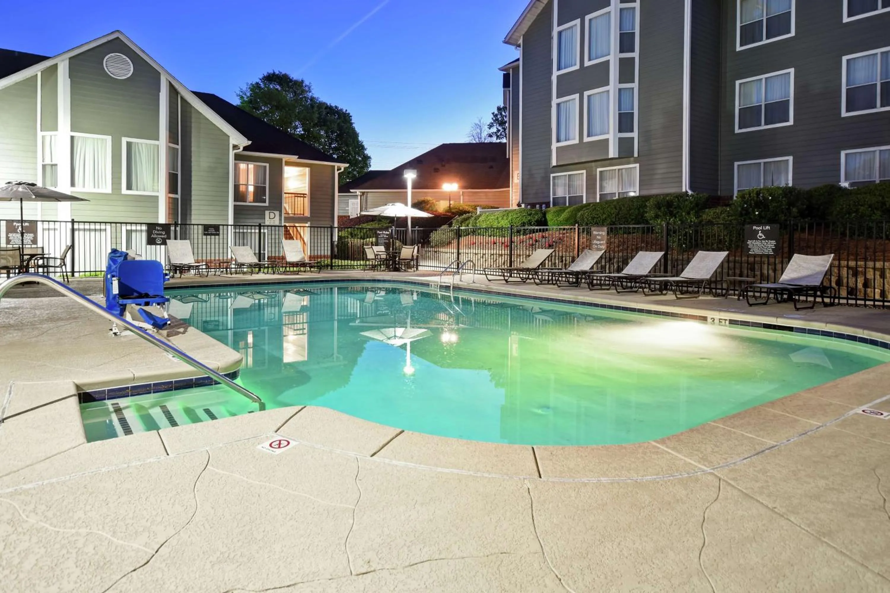 Pool view in Homewood Suites by Hilton Atlanta-Galleria/Cumberland