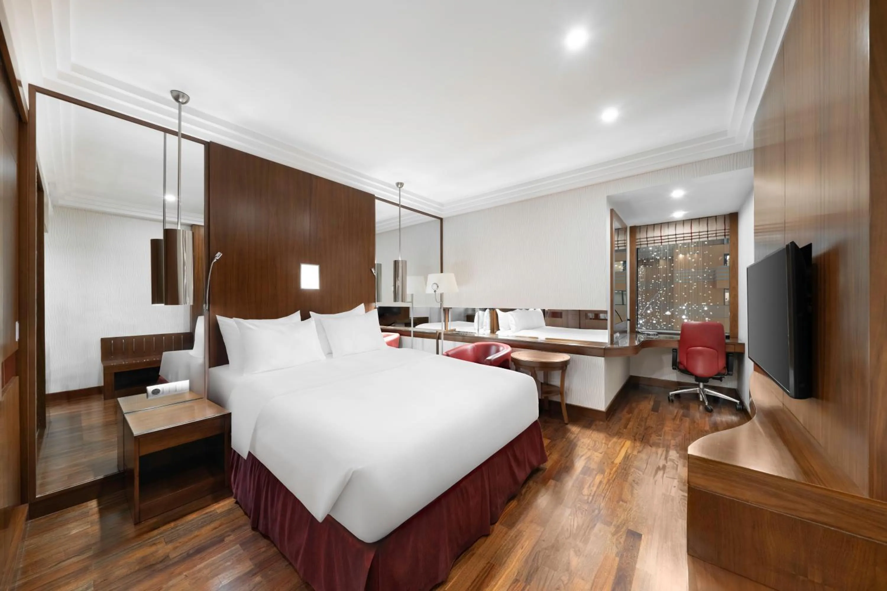 Bedroom, Bed in Radisson Blu Hotel and Convention Center, Riyadh Minhal