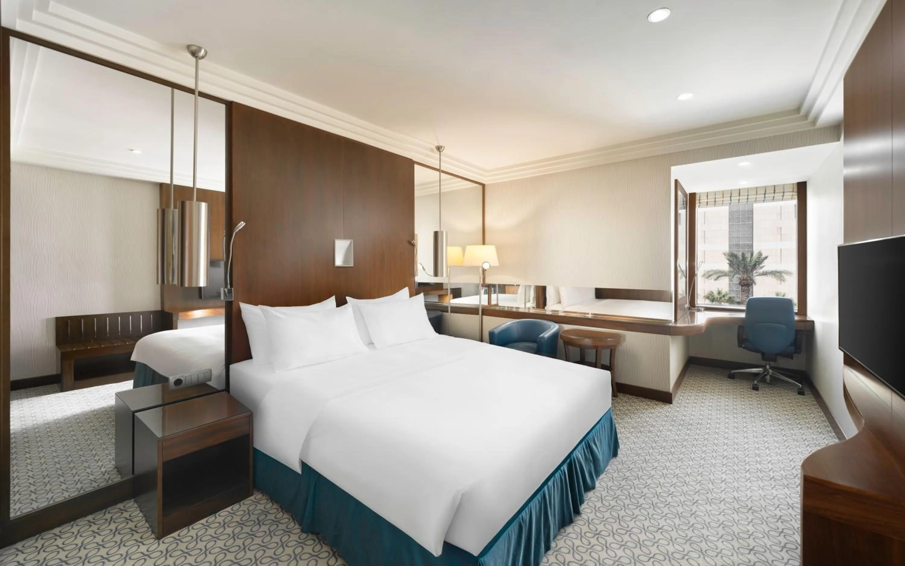 Bedroom, Bed in Radisson Blu Hotel and Convention Center, Riyadh Minhal