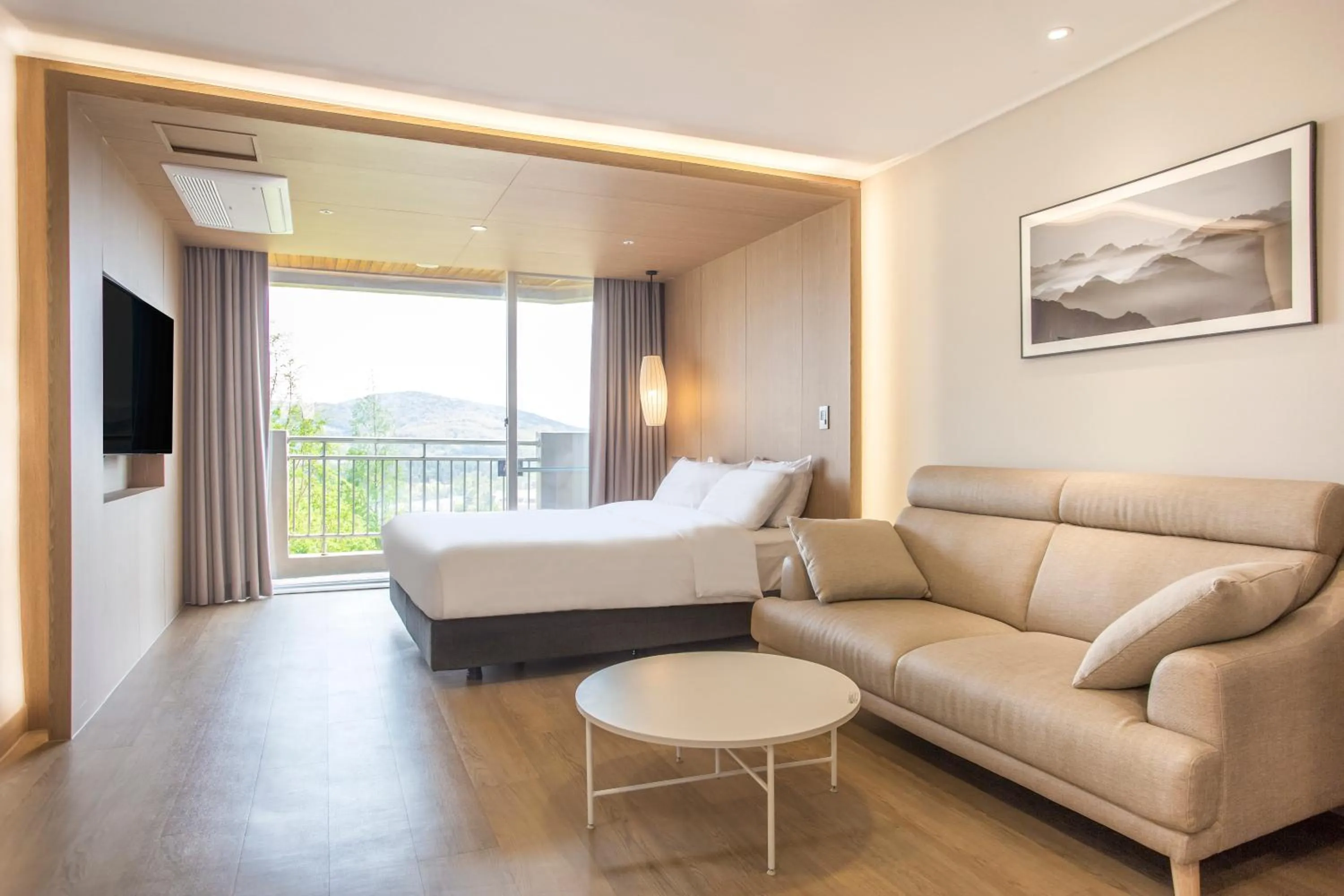 Photo of the whole room, Bed in Kensington Resort Gyeongju