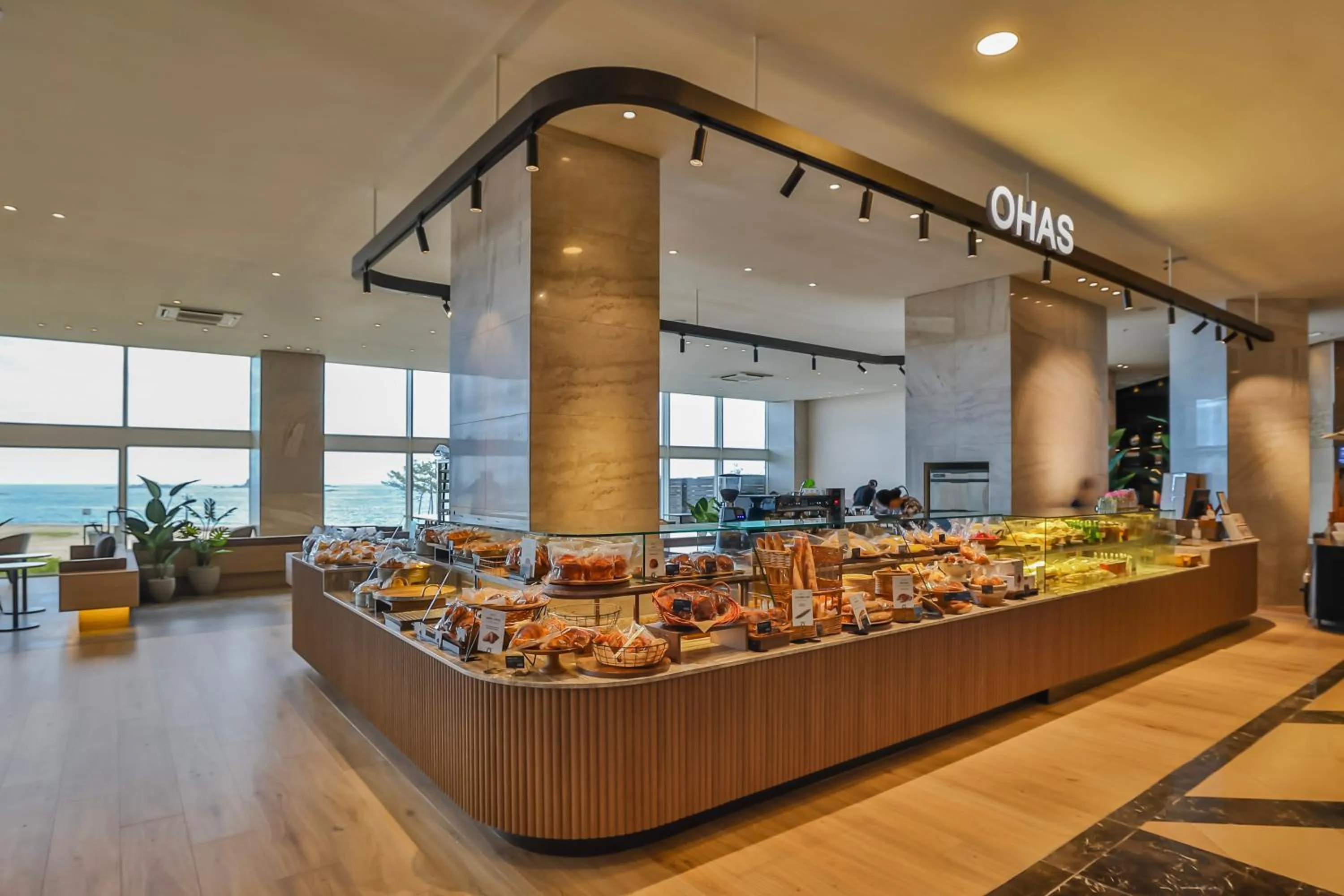 Restaurant/places to eat in Kensington Resort Seorak Beach