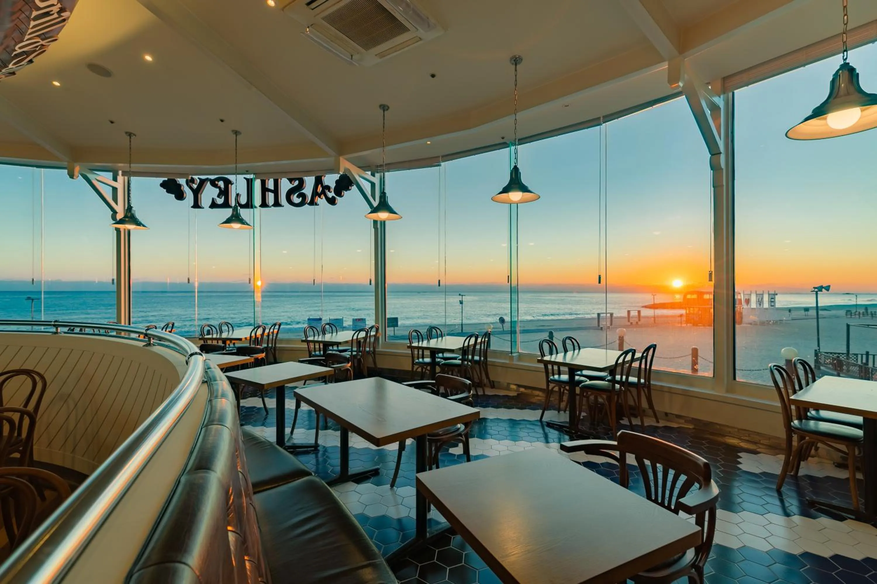 Restaurant/places to eat in Kensington Resort Seorak Beach