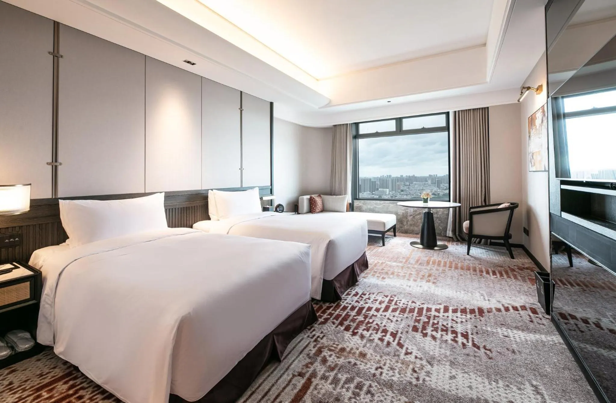 Photo of the whole room, Bed in InterContinental Foshan by IHG