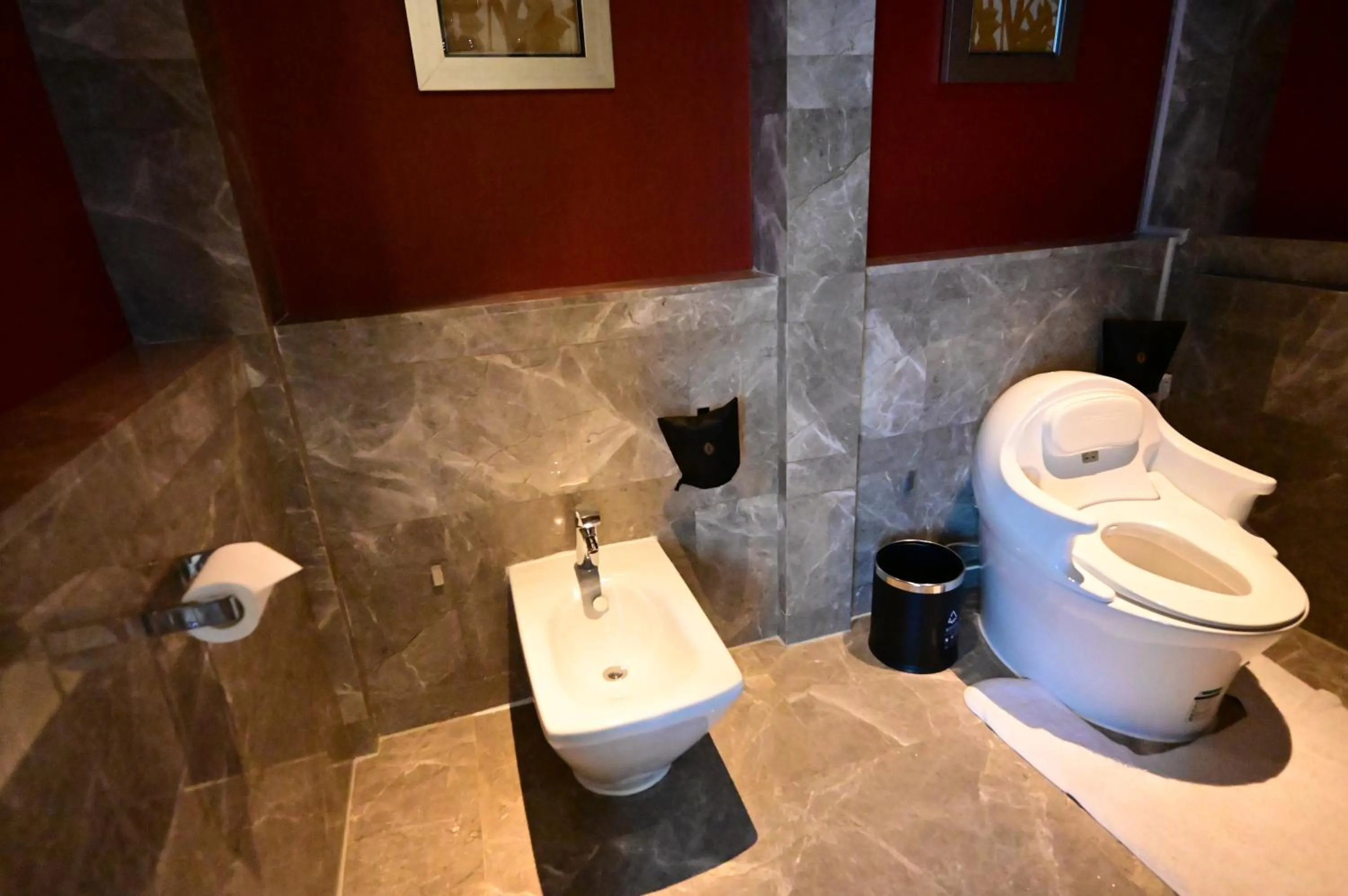 Toilet in InterContinental Foshan by IHG