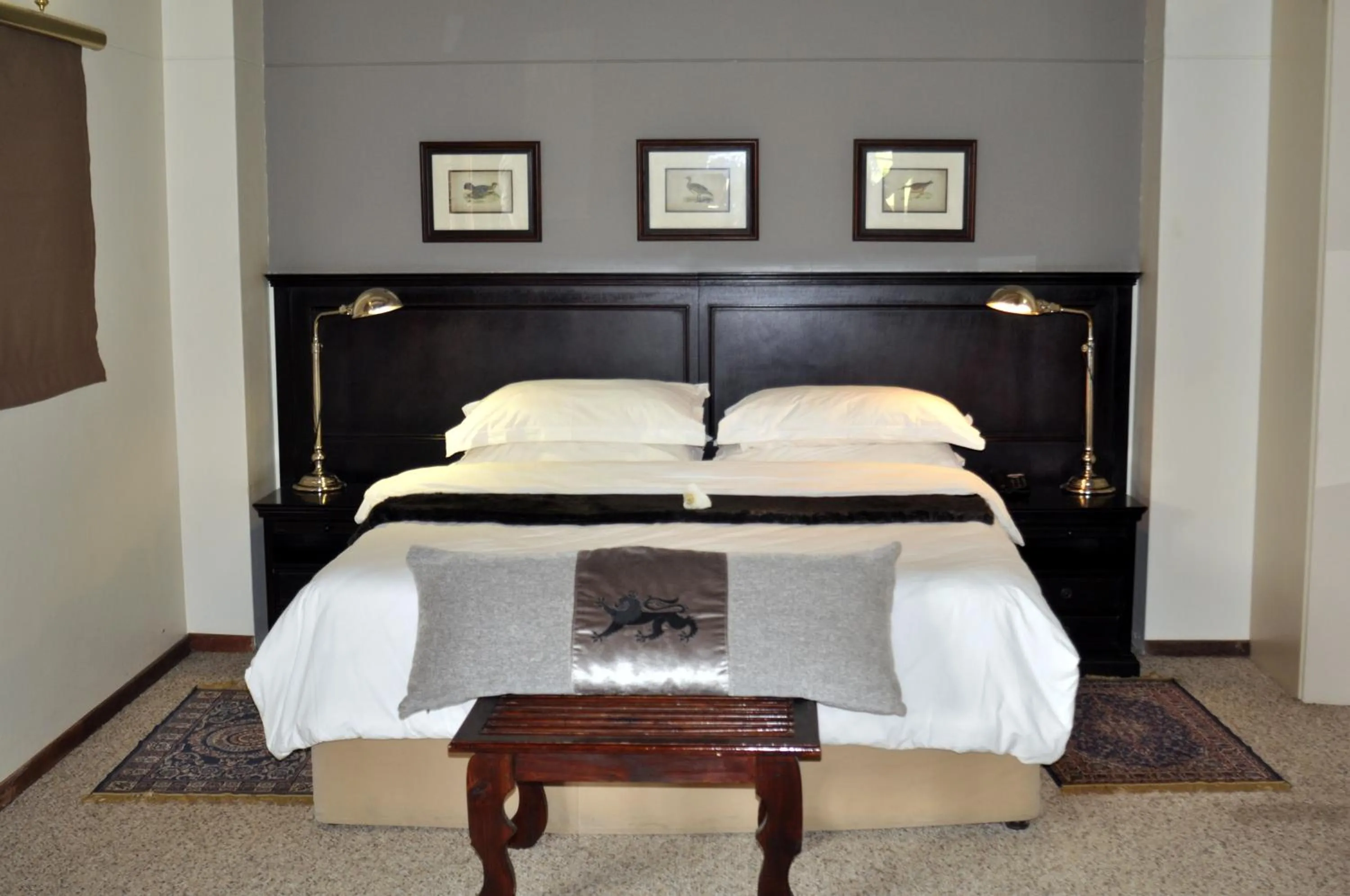 Bedroom, Bed in The Highlander Hotel Dullstroom
