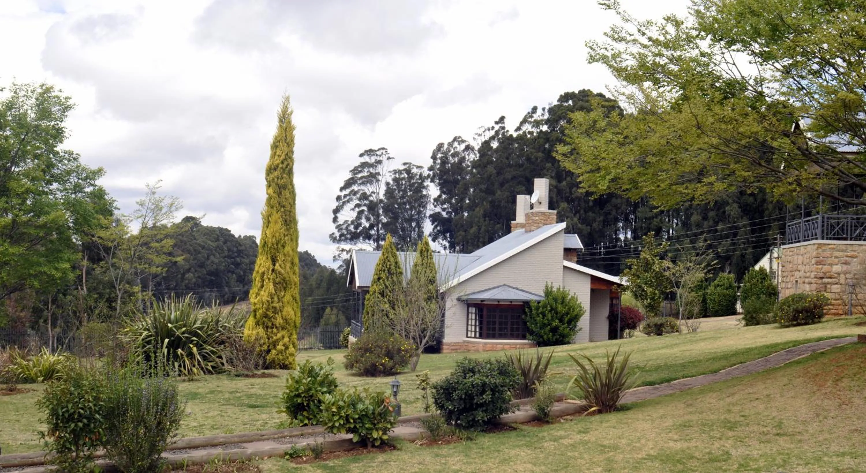 Garden view in The Highlander Hotel Dullstroom
