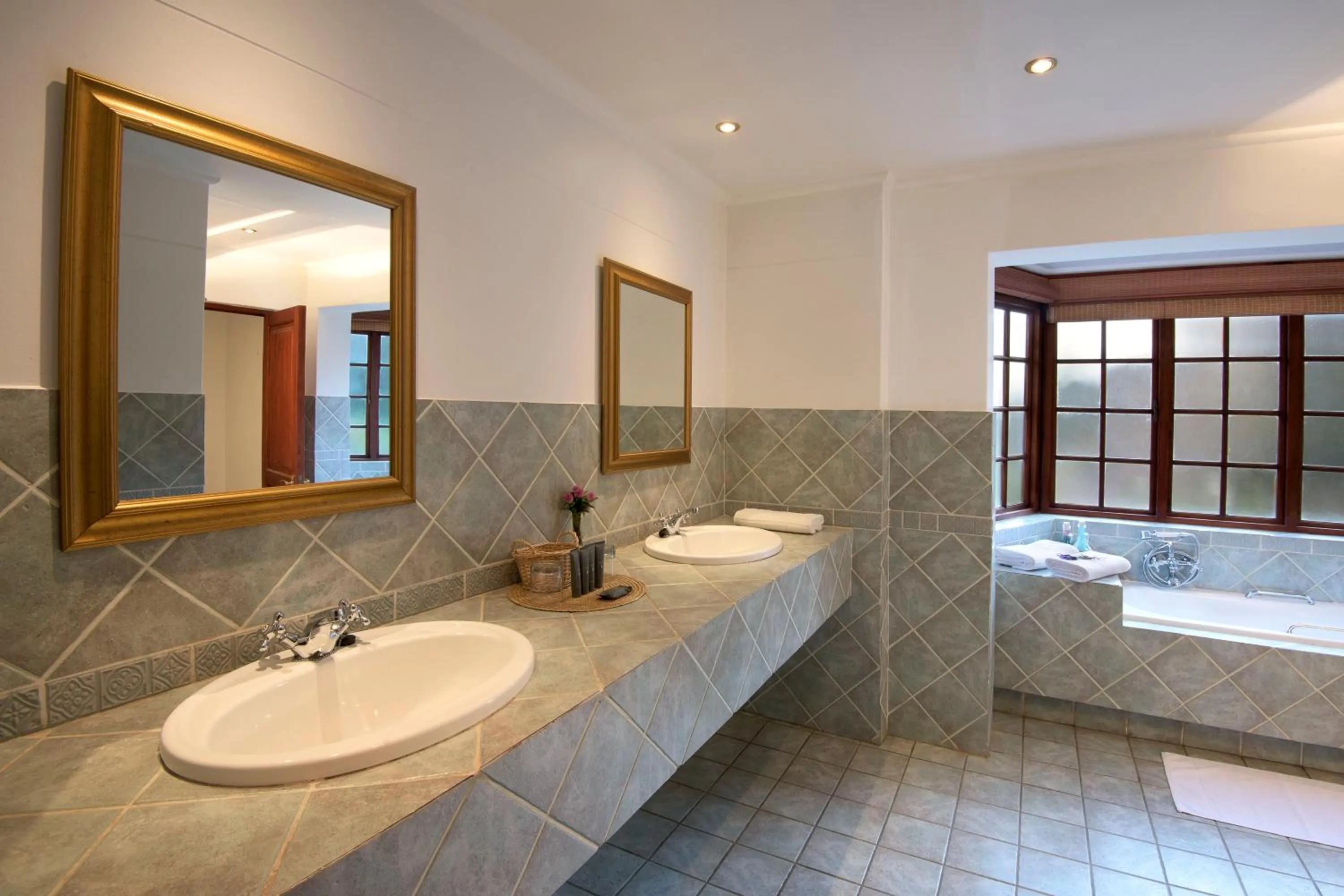 Bathroom in The Highlander Hotel Dullstroom