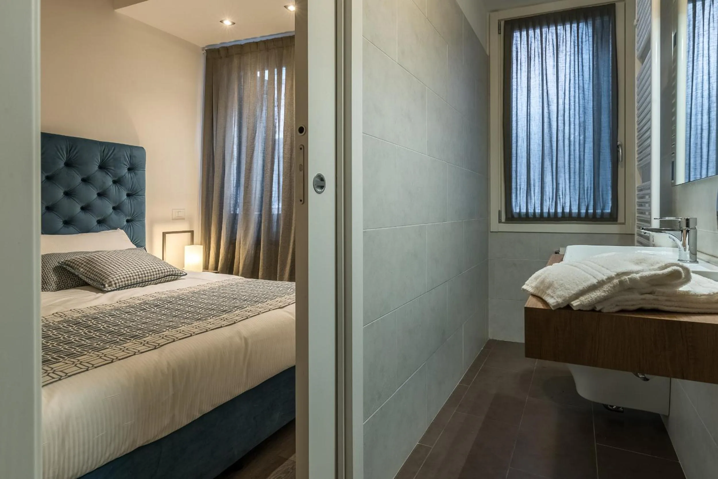 Bathroom, Bed in La Loggia della Luna