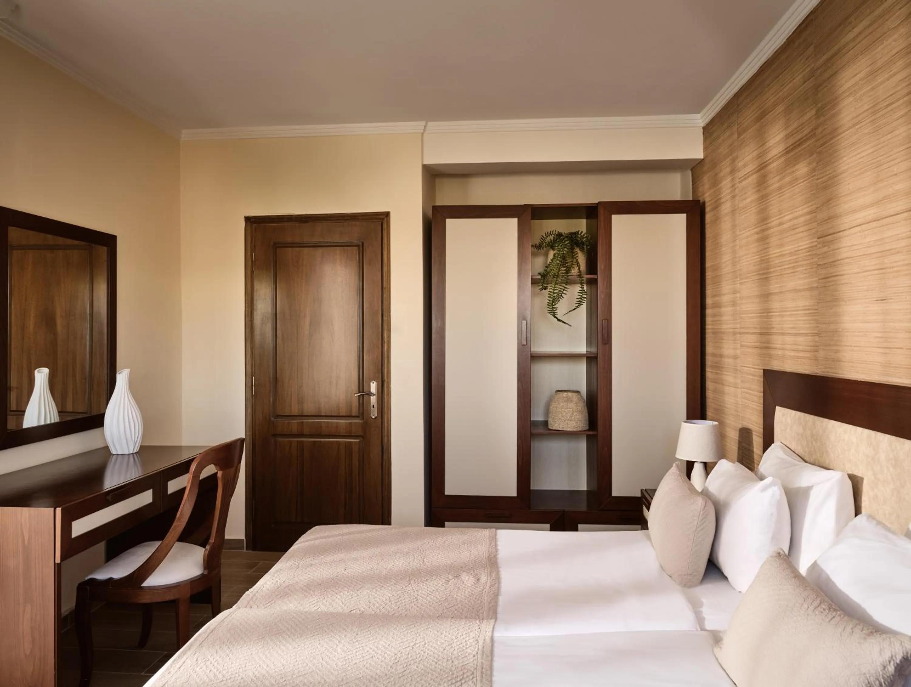 Bed in Hotel St John Villas