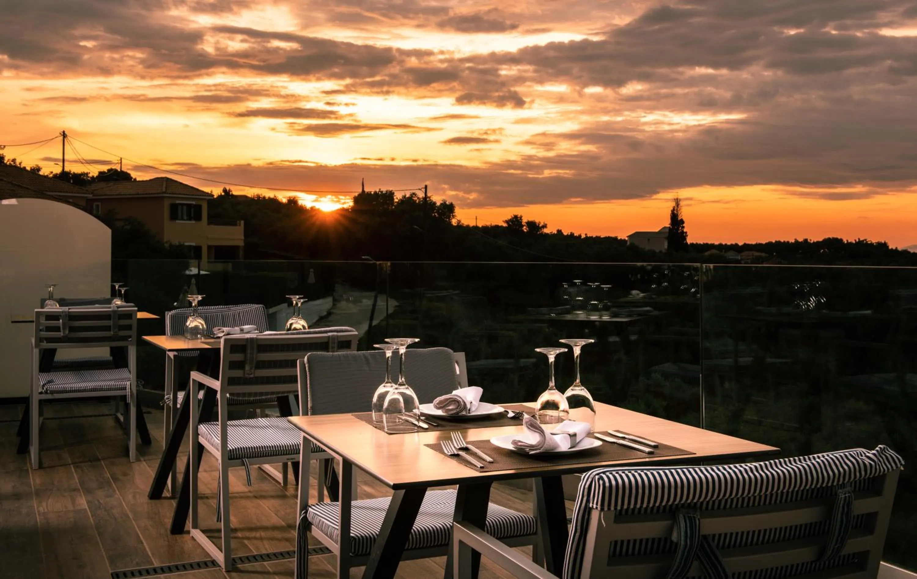 Restaurant/places to eat in Hotel St John Villas