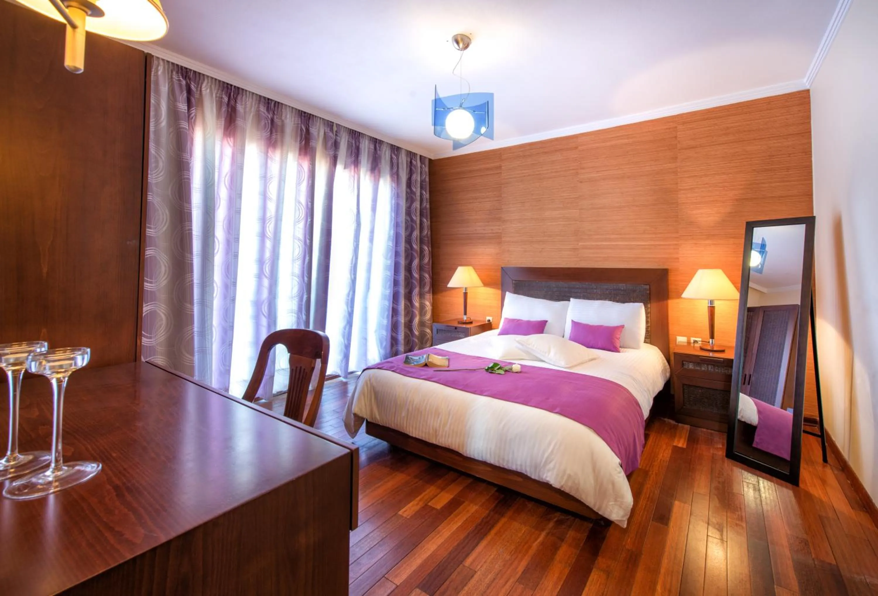 Bed in Hotel St John Villas