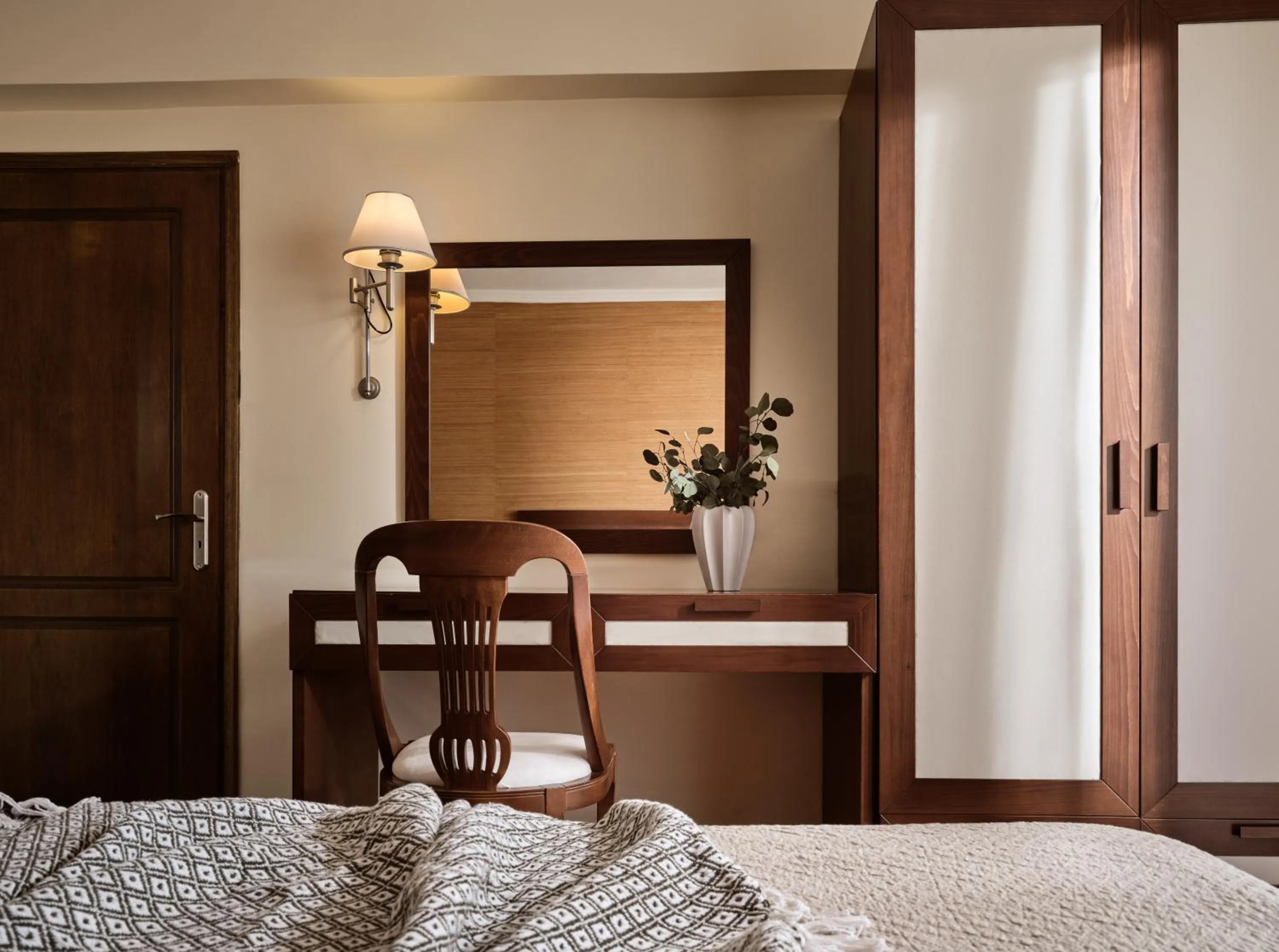 Bed in Hotel St John Villas