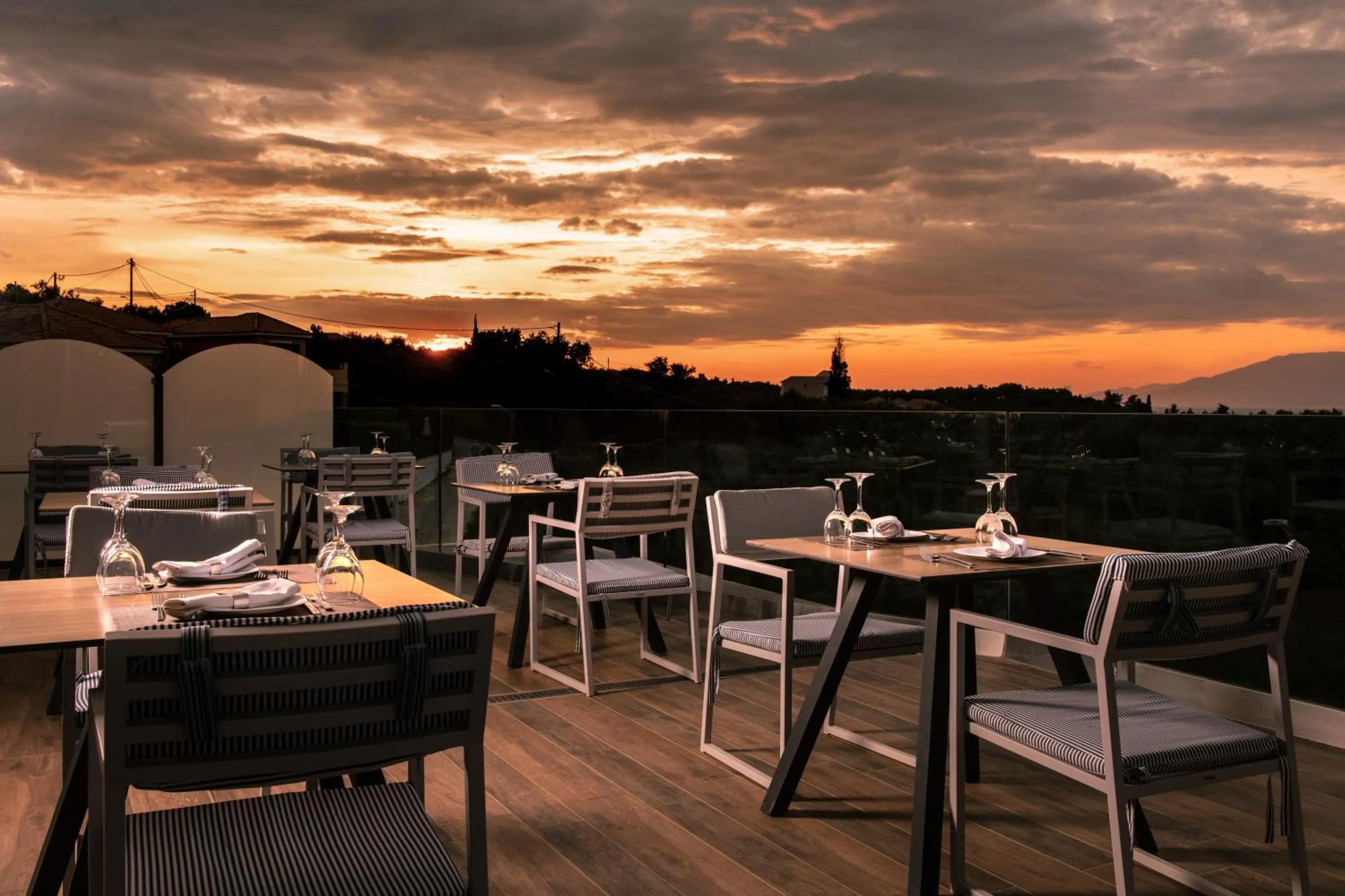 Restaurant/places to eat in Hotel St John Villas