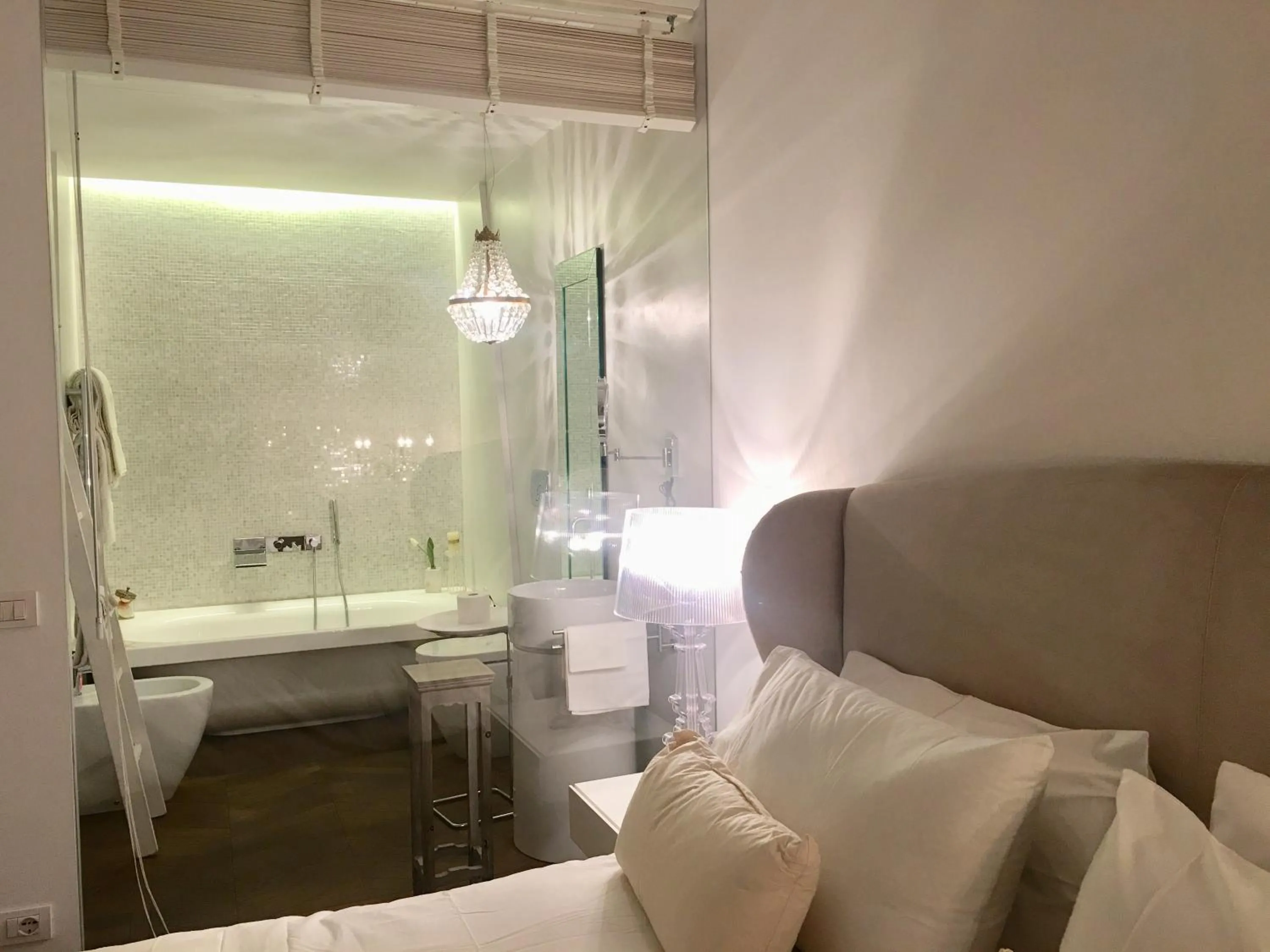 Deluxe Suite with Spa Bath in Luxury My home