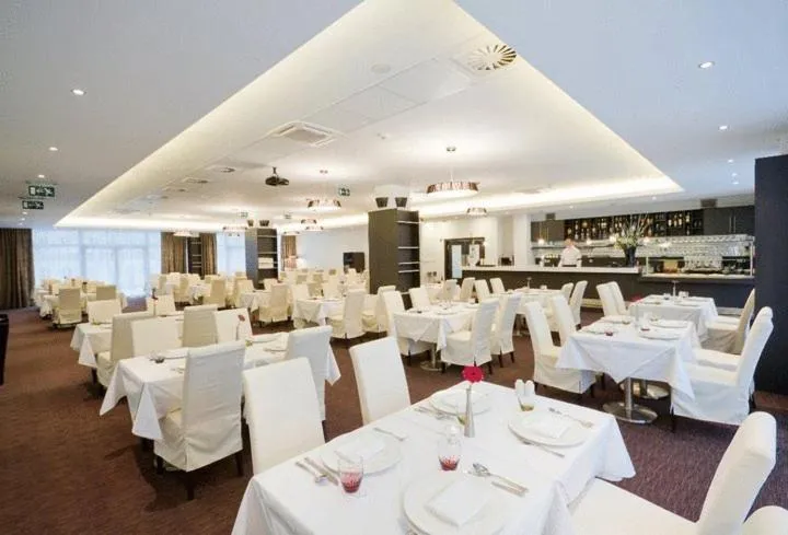 Restaurant/places to eat in Hotel Mousson