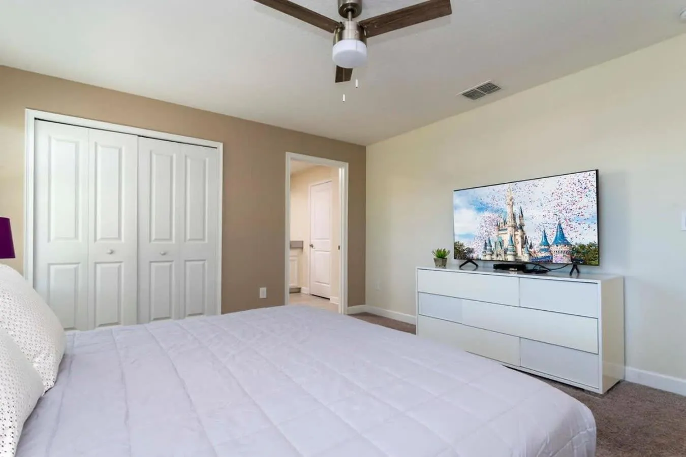 Bed in Four Bedrooms TownHome 4861