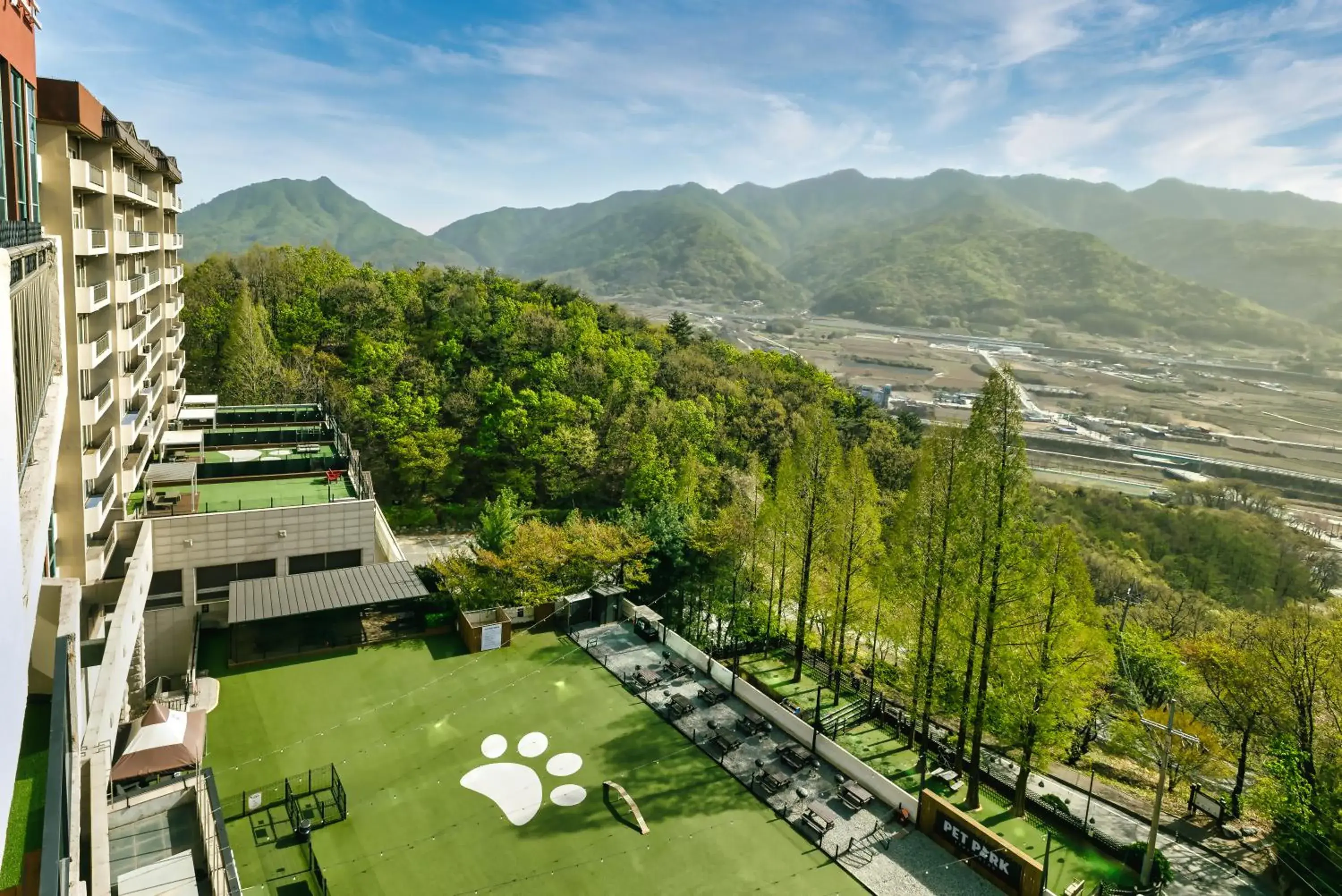 Property building in Kensington Resort Chungju Property building in Kensington Resort Chungju