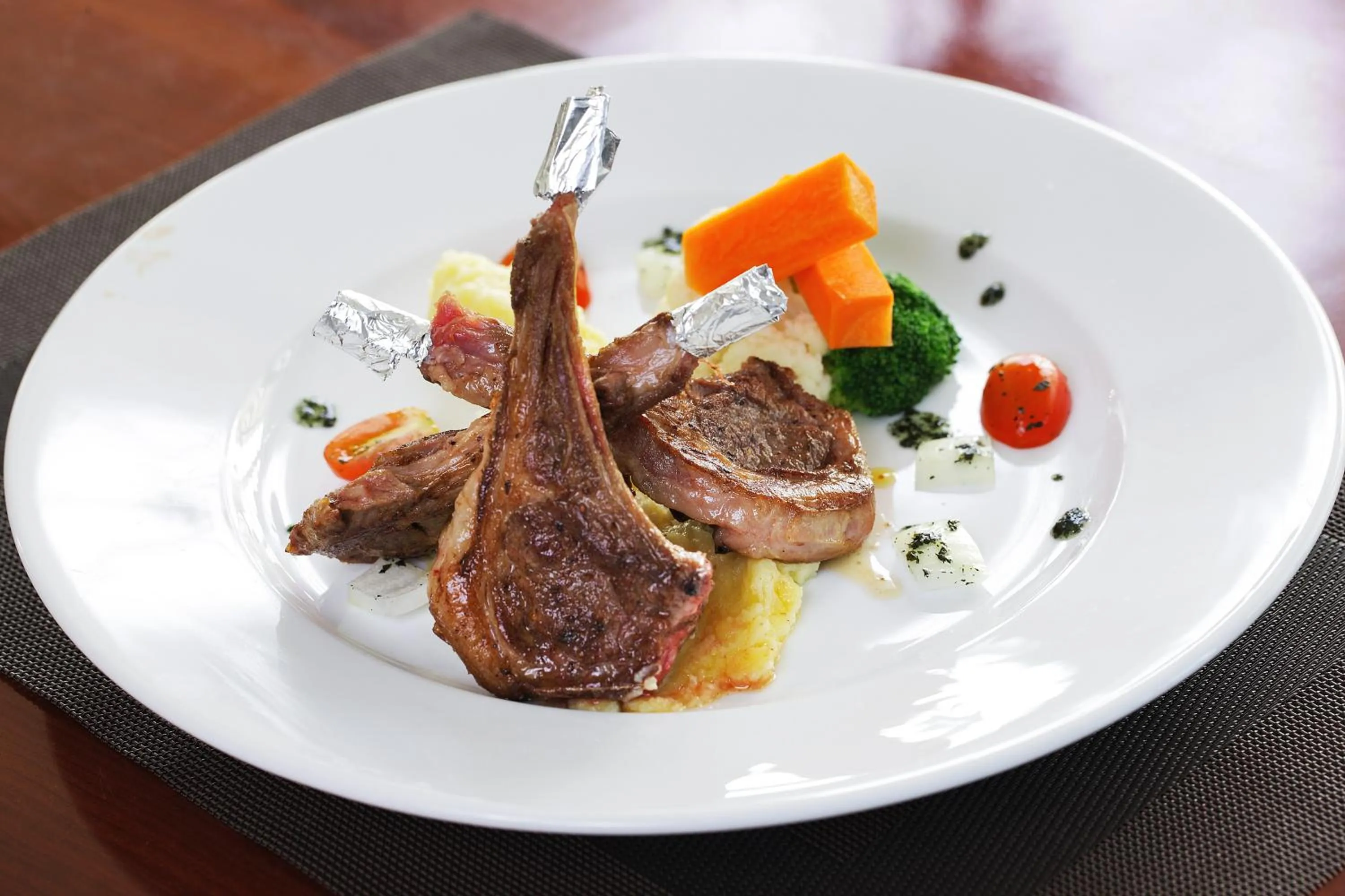 Food and drinks in Aristo Saigon Hotel