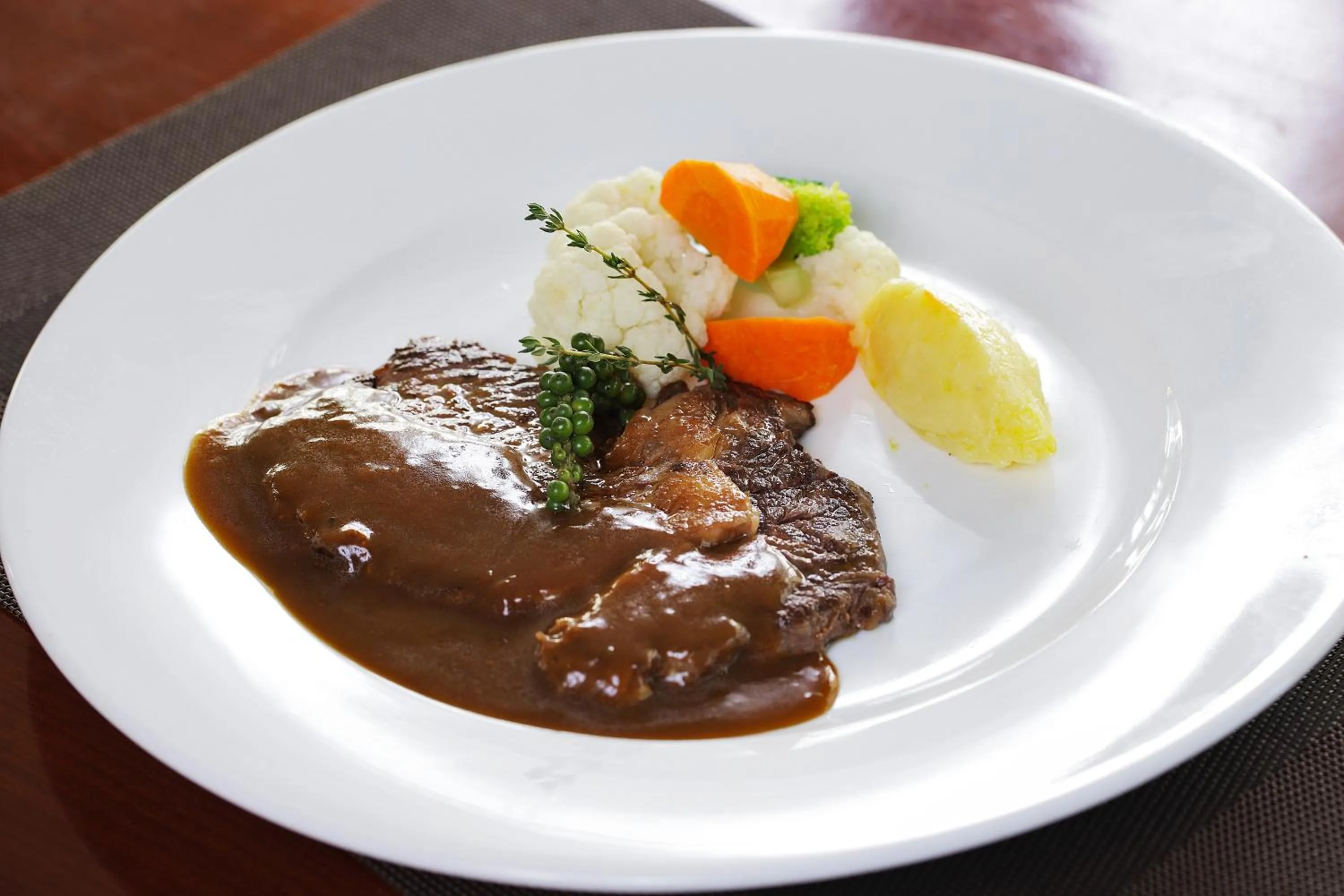 Food and drinks in Aristo Saigon Hotel