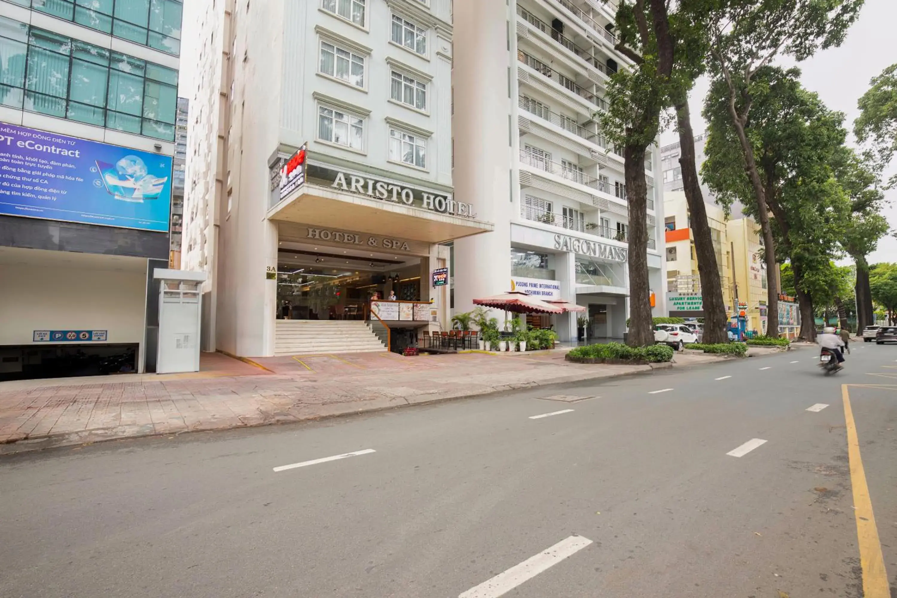 Property building in Aristo Saigon Hotel Property building in Aristo Saigon Hotel