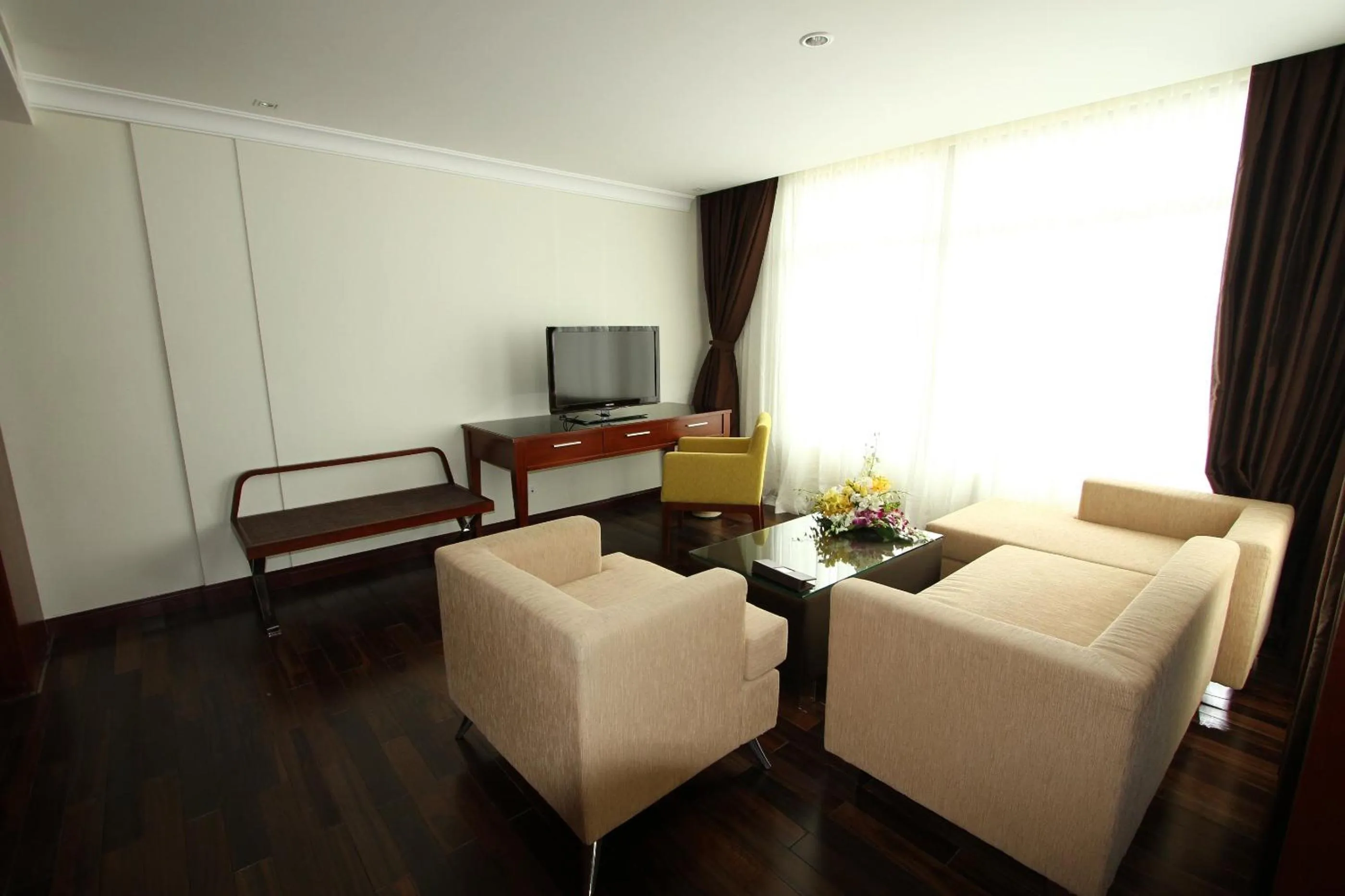 Photo of the whole room in Vissai Saigon Hotel