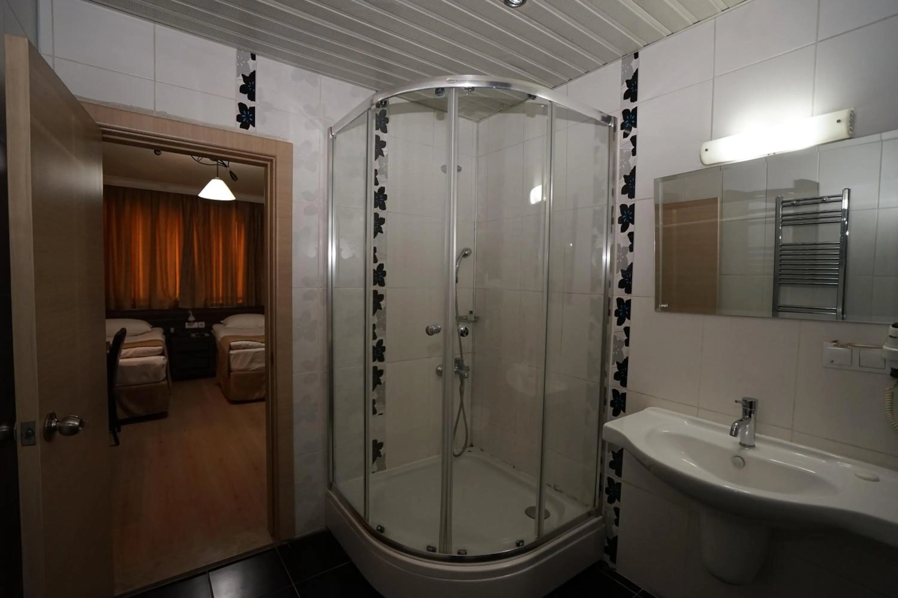 Shower in Yalihan Ari Hotel