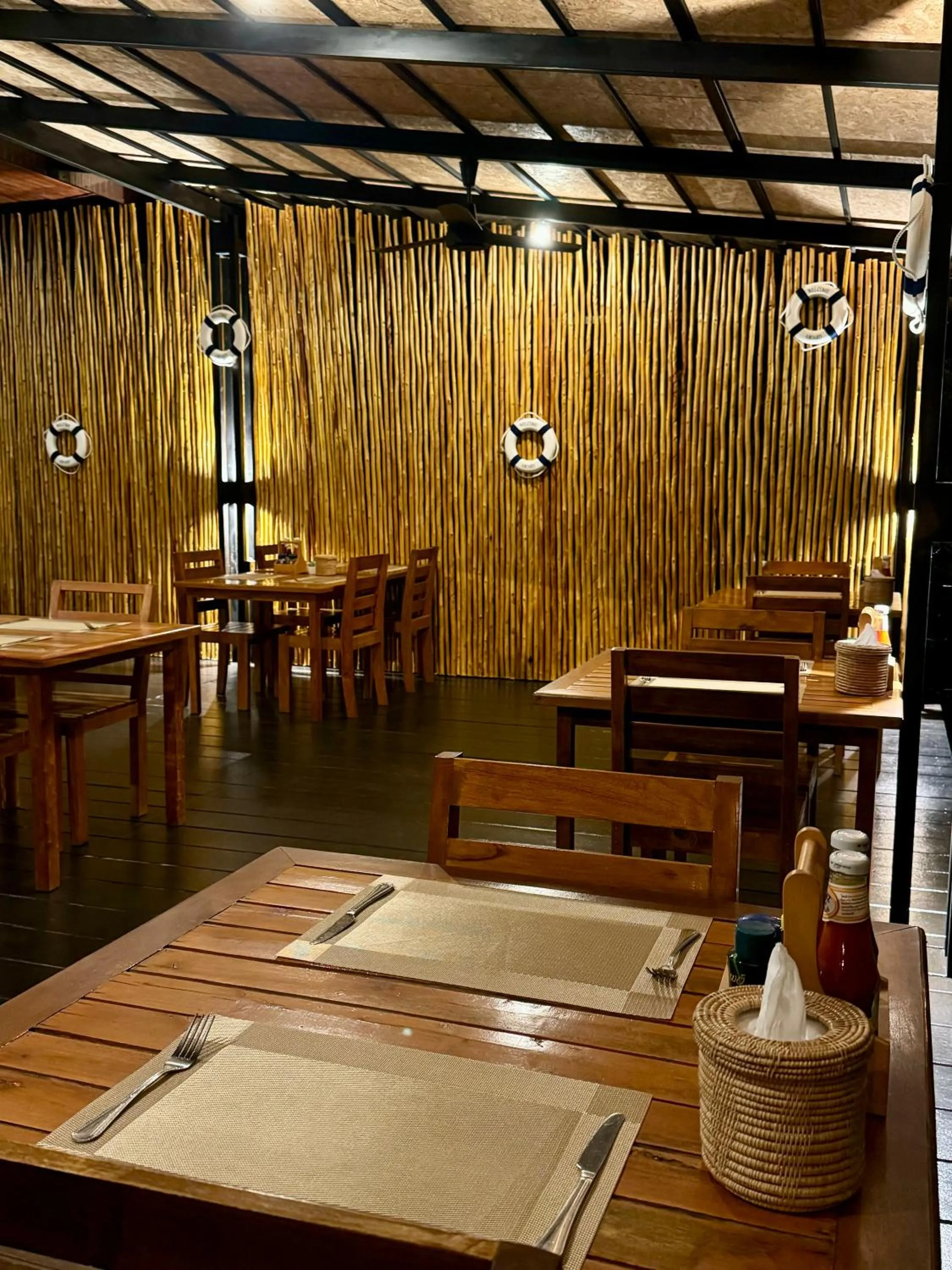 Restaurant/places to eat in Verona Lanta Resort