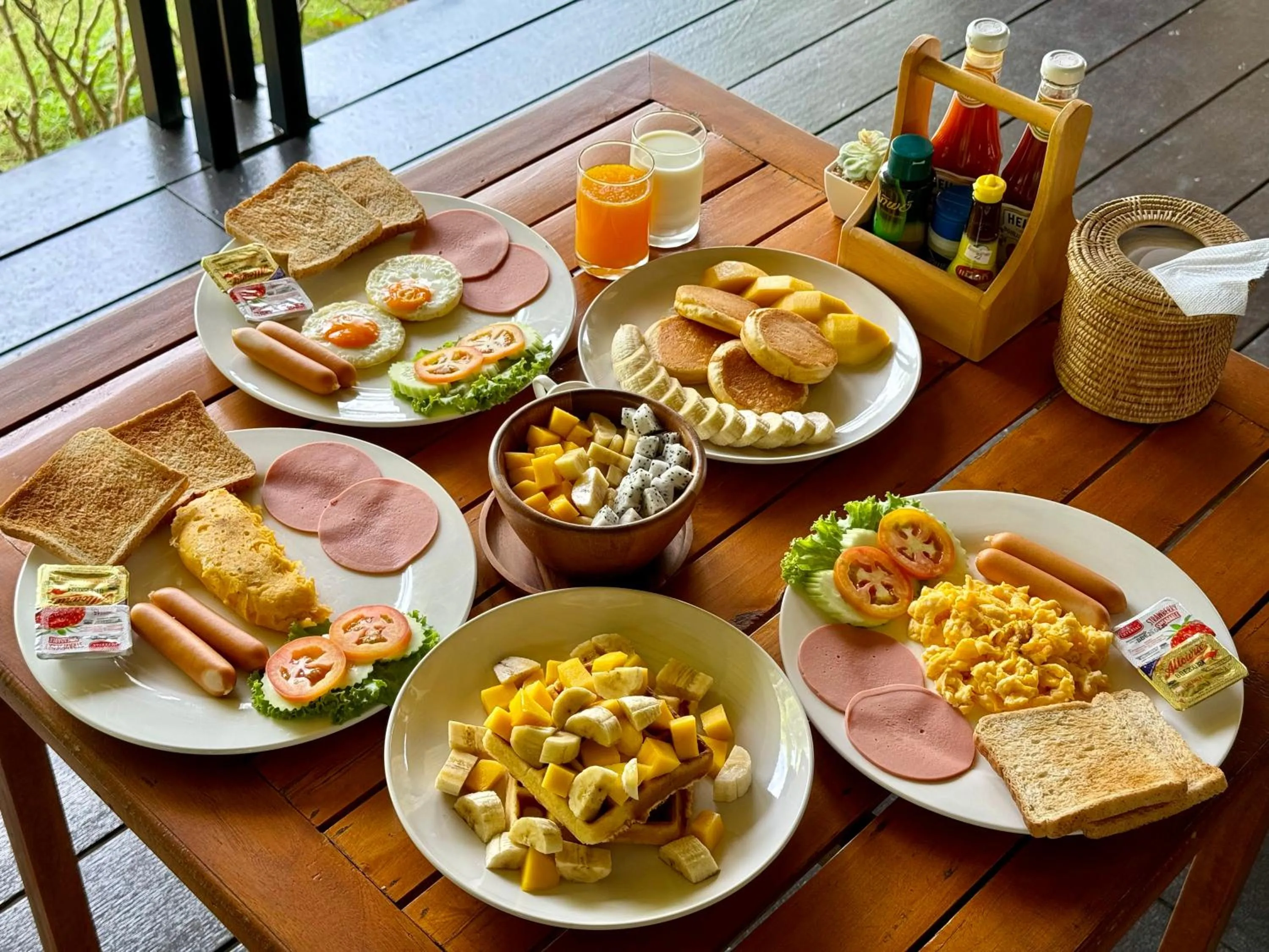 Breakfast in Verona Lanta Resort