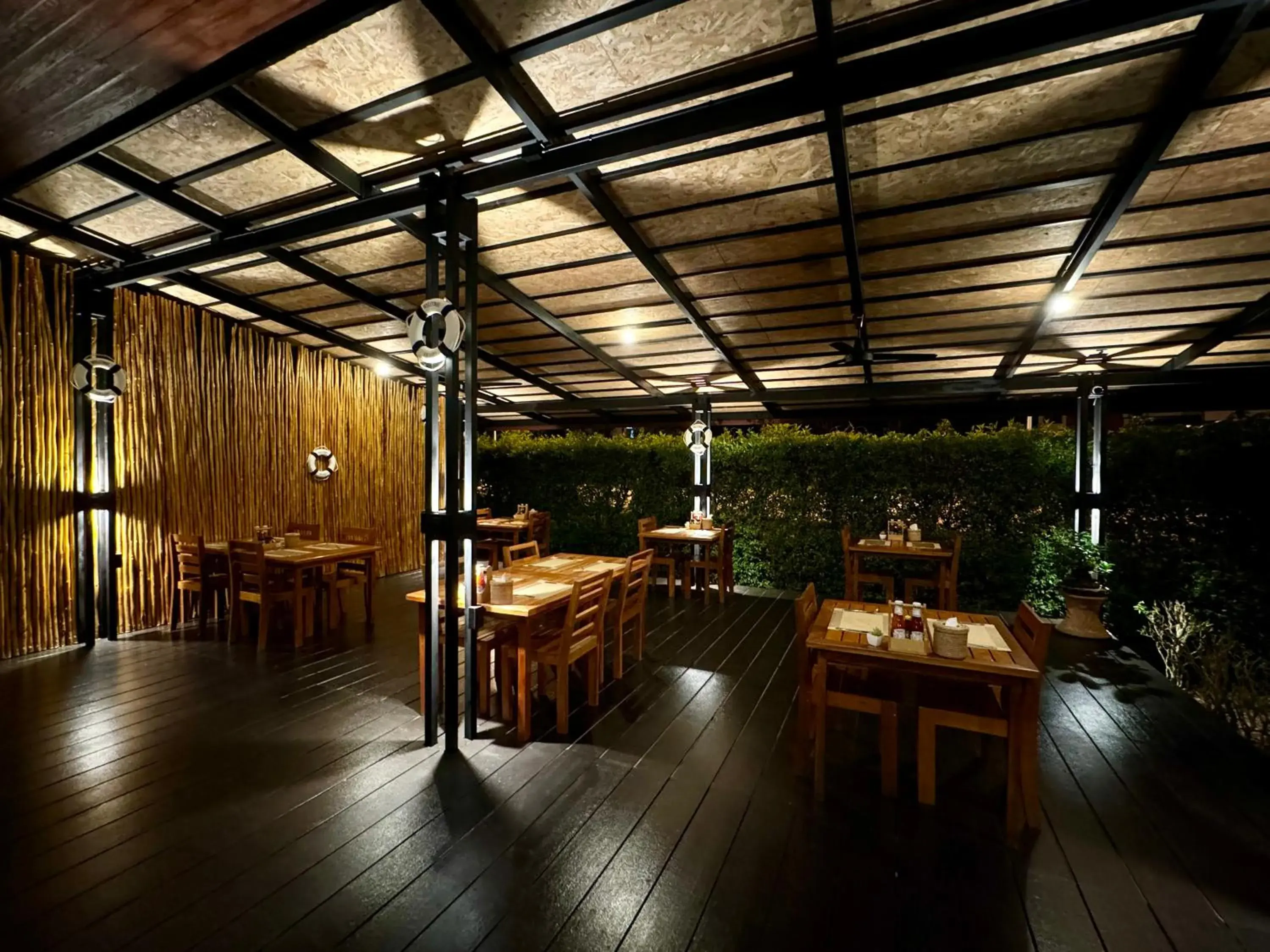 Restaurant/places to eat in Verona Lanta Resort Restaurant/places to eat in Verona Lanta Resort